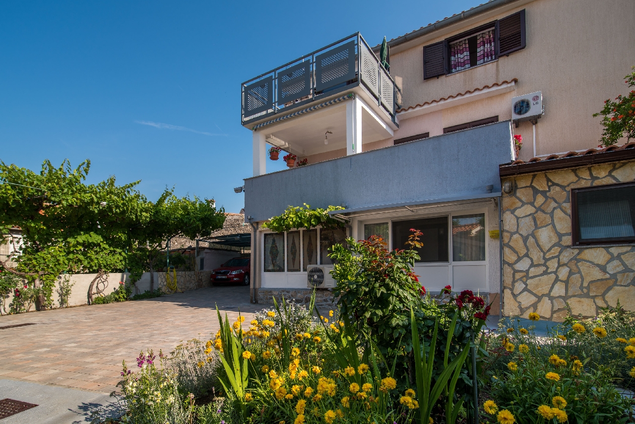 Altstadt Krk-Apartment für 4 Personen mit Meerblick, Wifi, Klima