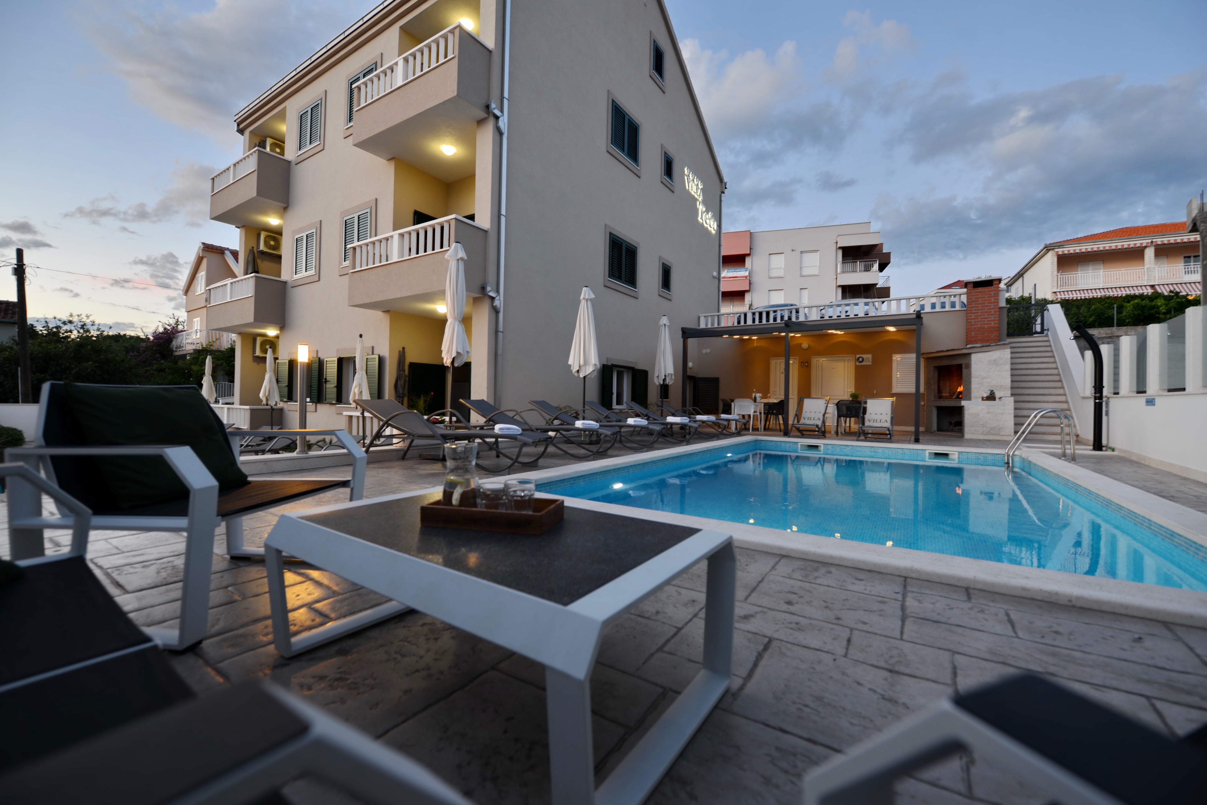Moderne Ferienwohnung für bis zu 4 Personen mit Swimmingpool
