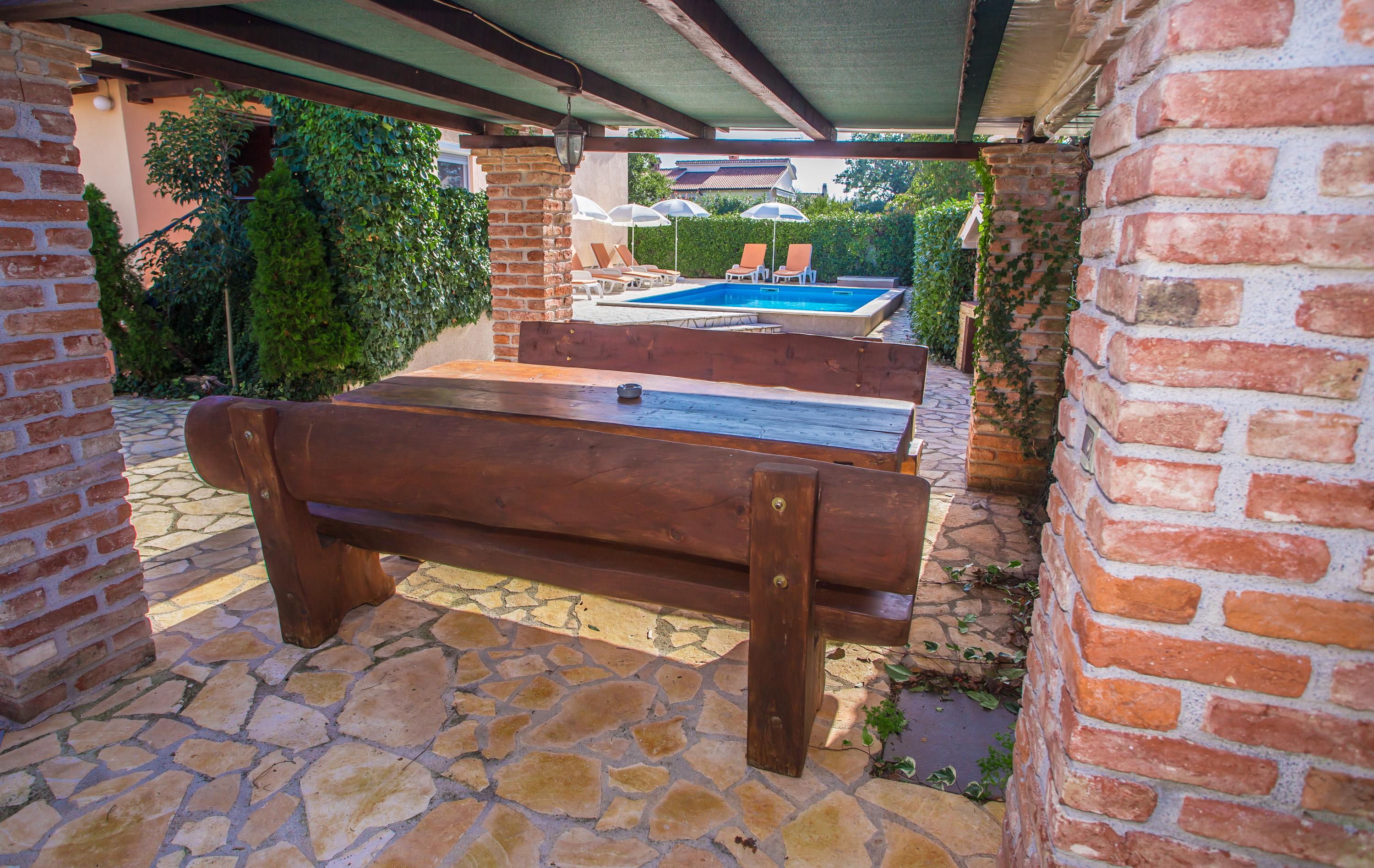 Entspannung am Pool | Hübsche FeWo mit Klima, Sat-Tv & WLAN