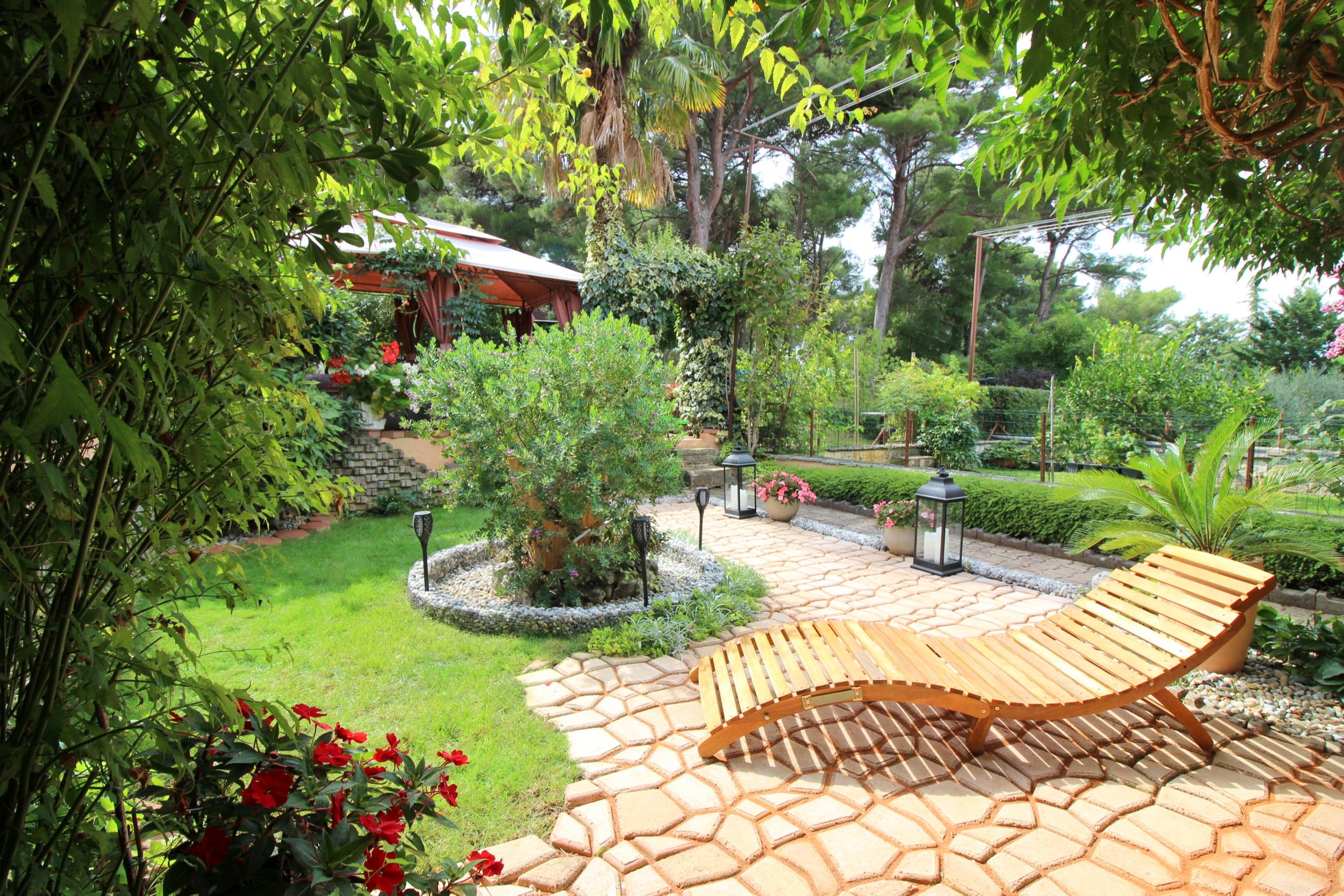 400 m zum Strand | Ferienhaus mit Garten & Whirlpool