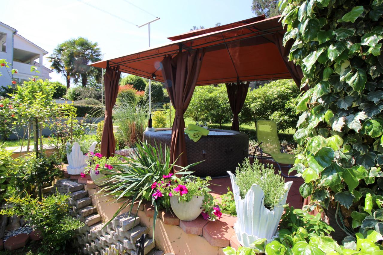 400 m zum Strand | Ferienhaus mit Garten & Whirlpool
