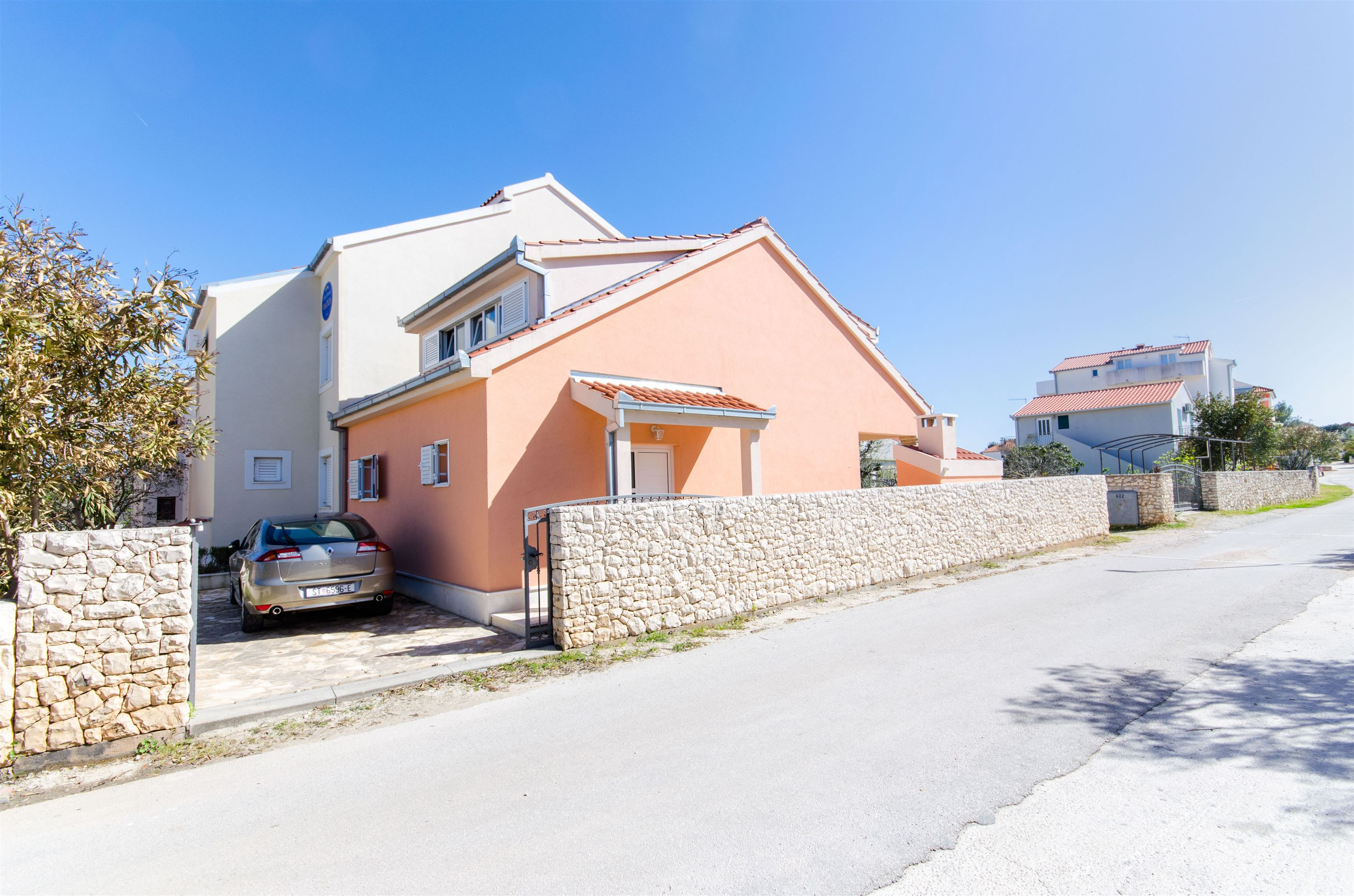 Modernes & strandnahes Ferienhaus in Sevid für 8 Personen