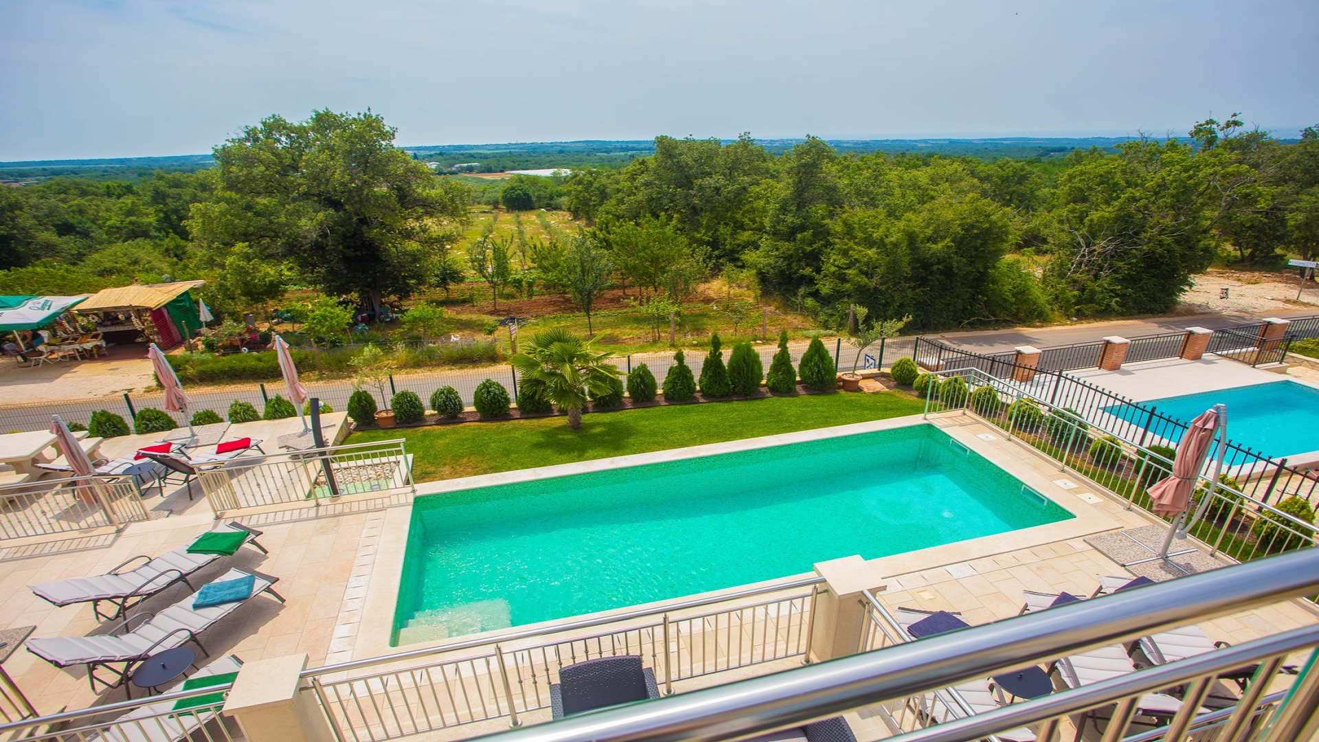Modernes Apartment mit Gemeinschaftspool, ideal für eine Familie