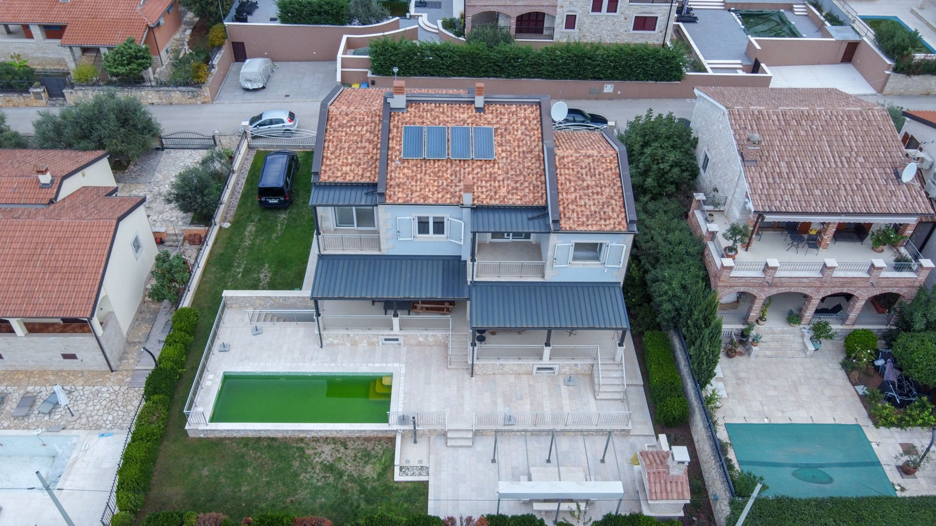 Modernes Apartment mit Gemeinschaftspool, ideal für eine Familie