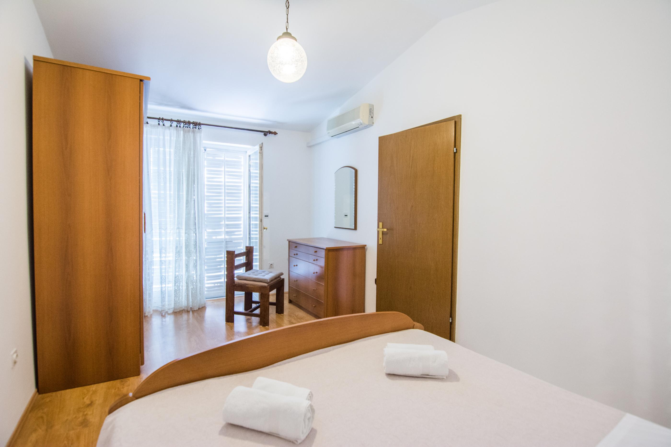 Ferienwohnung am Strand in Biograd, mit Klima, Balkon und Meerblick