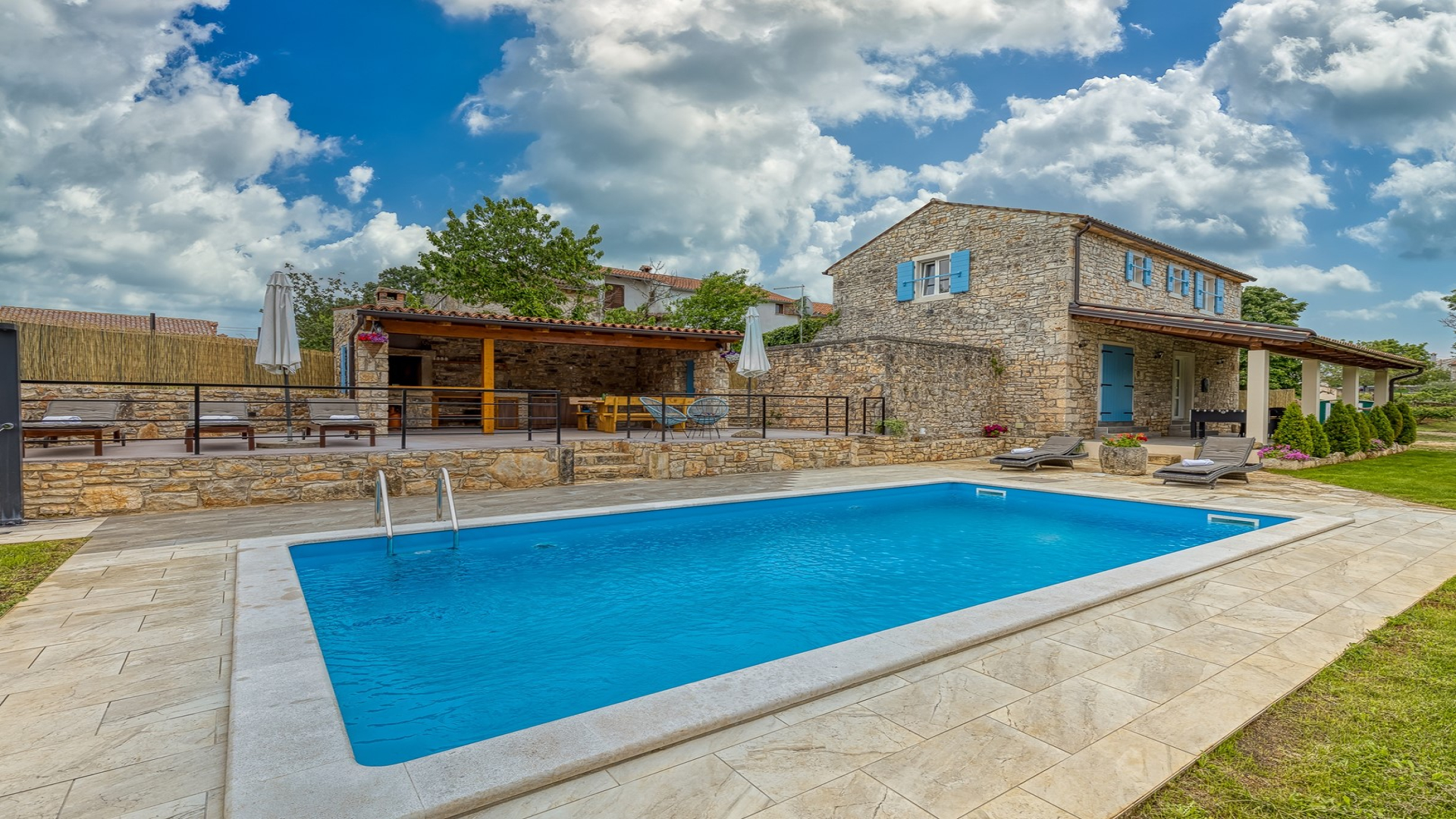 Schönes und modernes Ferienhaus mit Pool für bis zu 8 Personen