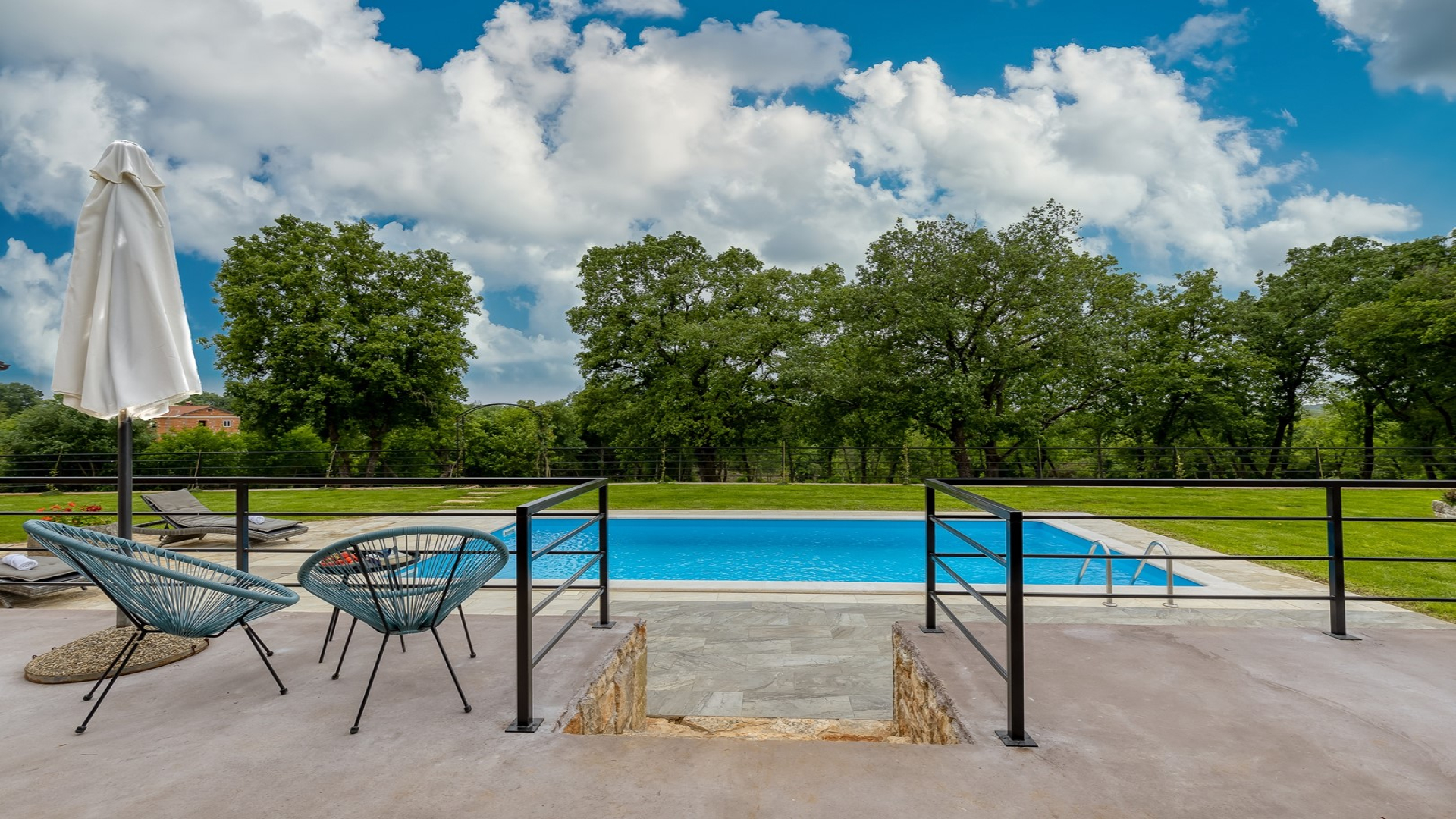 Schönes und modernes Ferienhaus mit Pool für bis zu 8 Personen