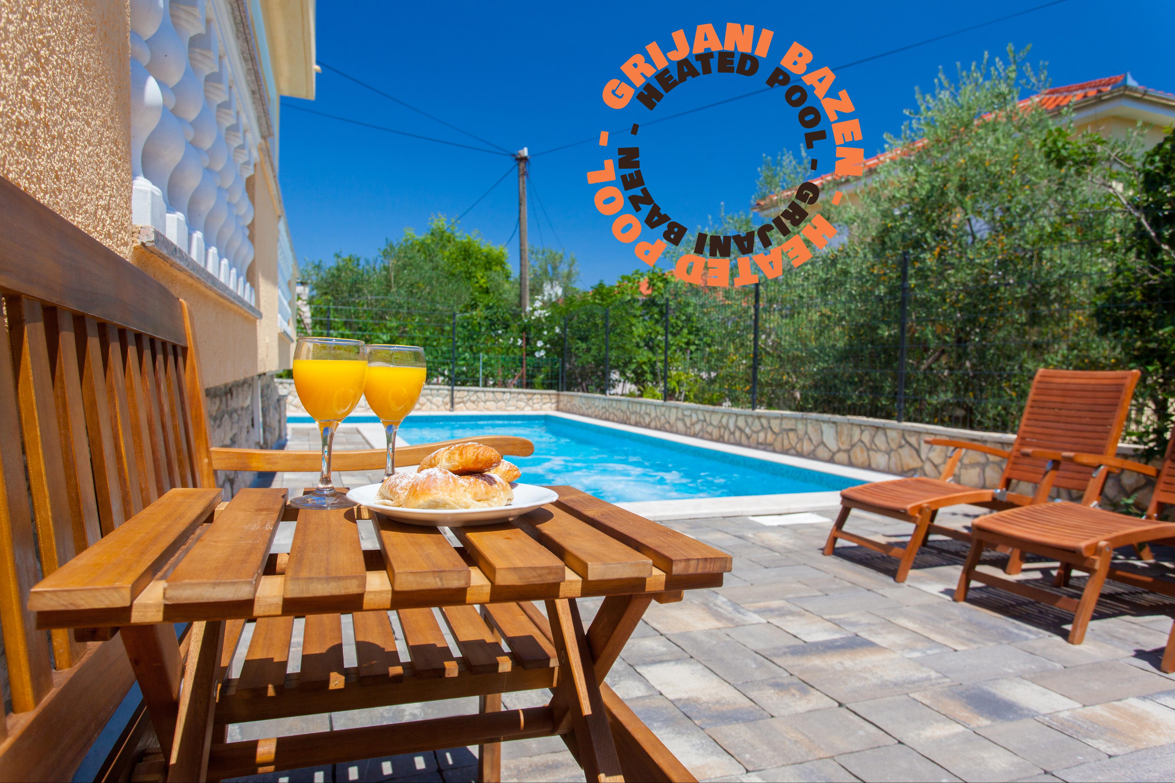 Modernes Apartment für 3-4 Personen mit Pool, Klima und Internet