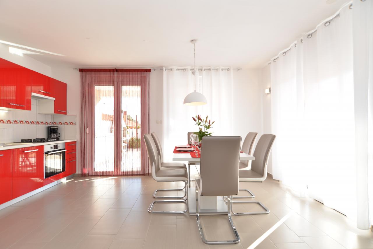 Schönes Ferienhaus mit Pool für max. 6 Personen in der Nähe von Fazana