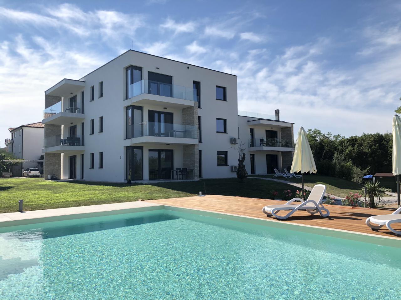 Pool genießen | Top-FeWo in Basanija mit Klima, Sat-Tv und WLAN