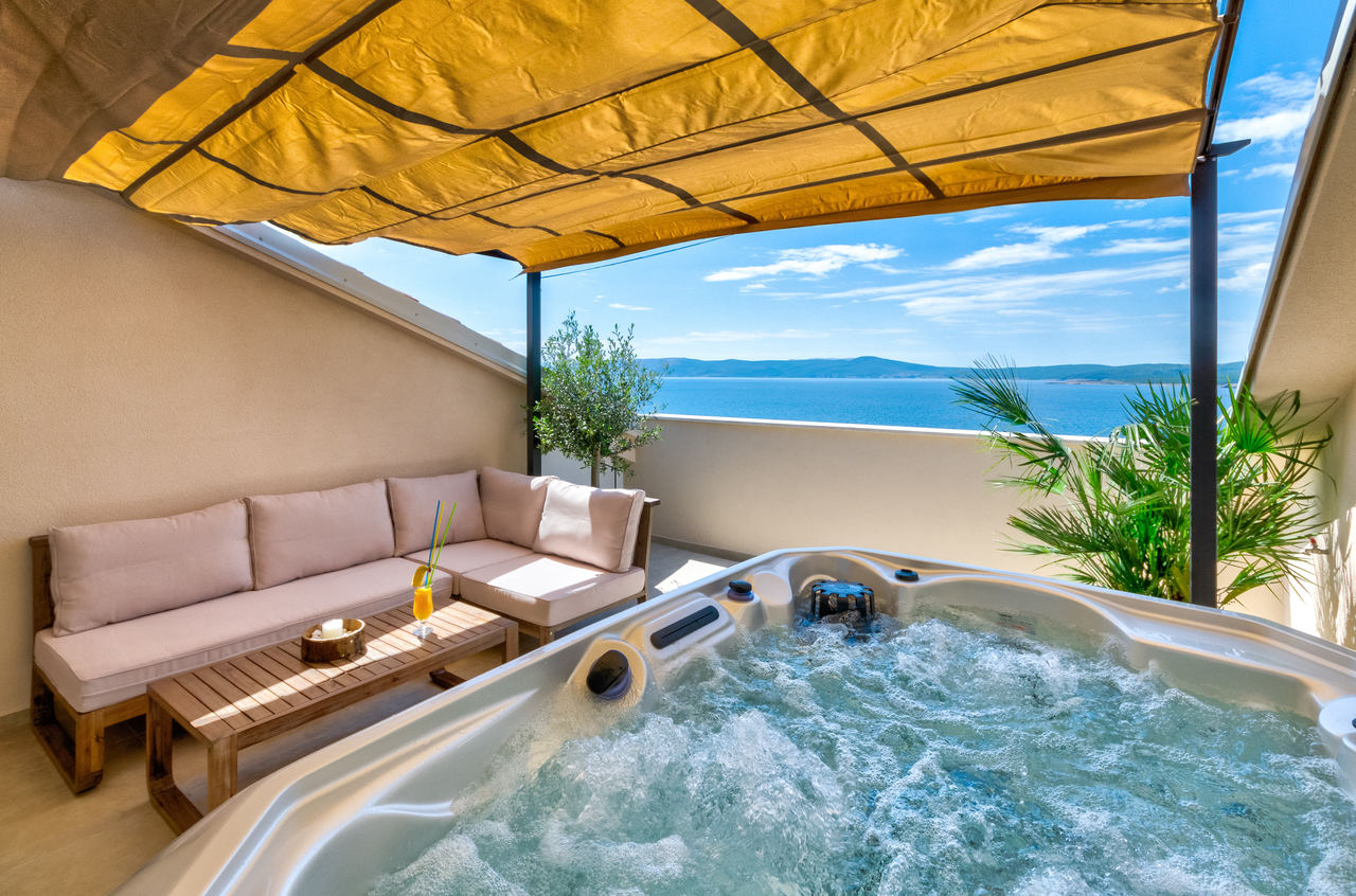 2019 NEU erbaute Ferienwohnung mit Swimmingpool und eigenem Whirlpool