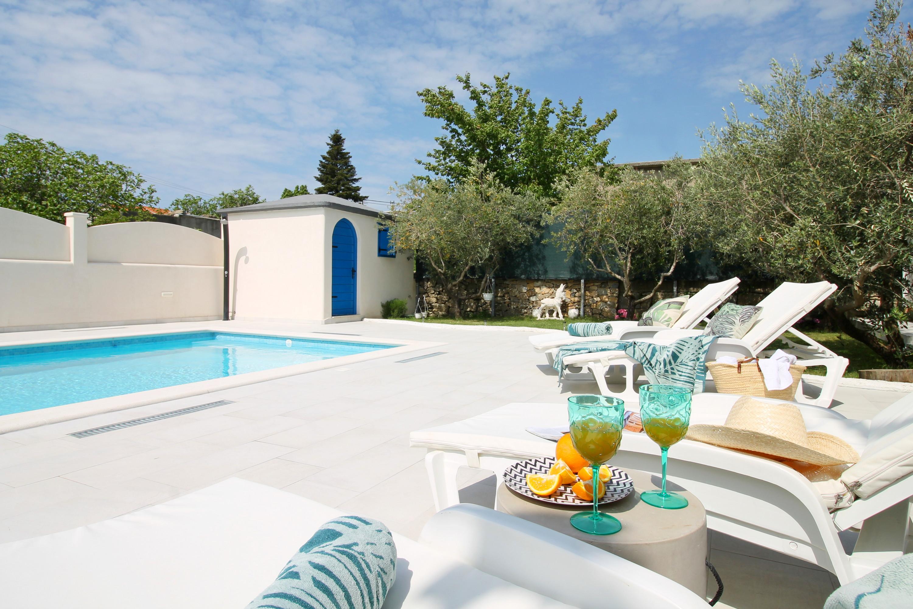 Erholung am Pool | Schönes Ferienhaus im idyllischen Tugare bei Omis
