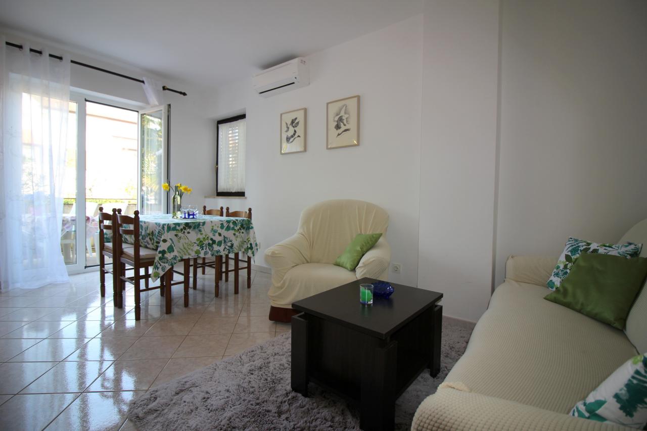 300 m zum Meer | Apartment mit Klima, WLAN & Sat-Tv