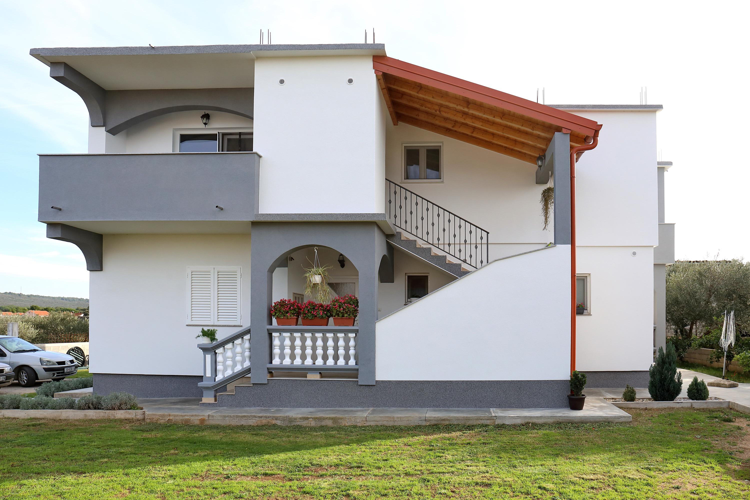 Neu eingerichtete Wohnung in ruhigen Teil von Bibinje