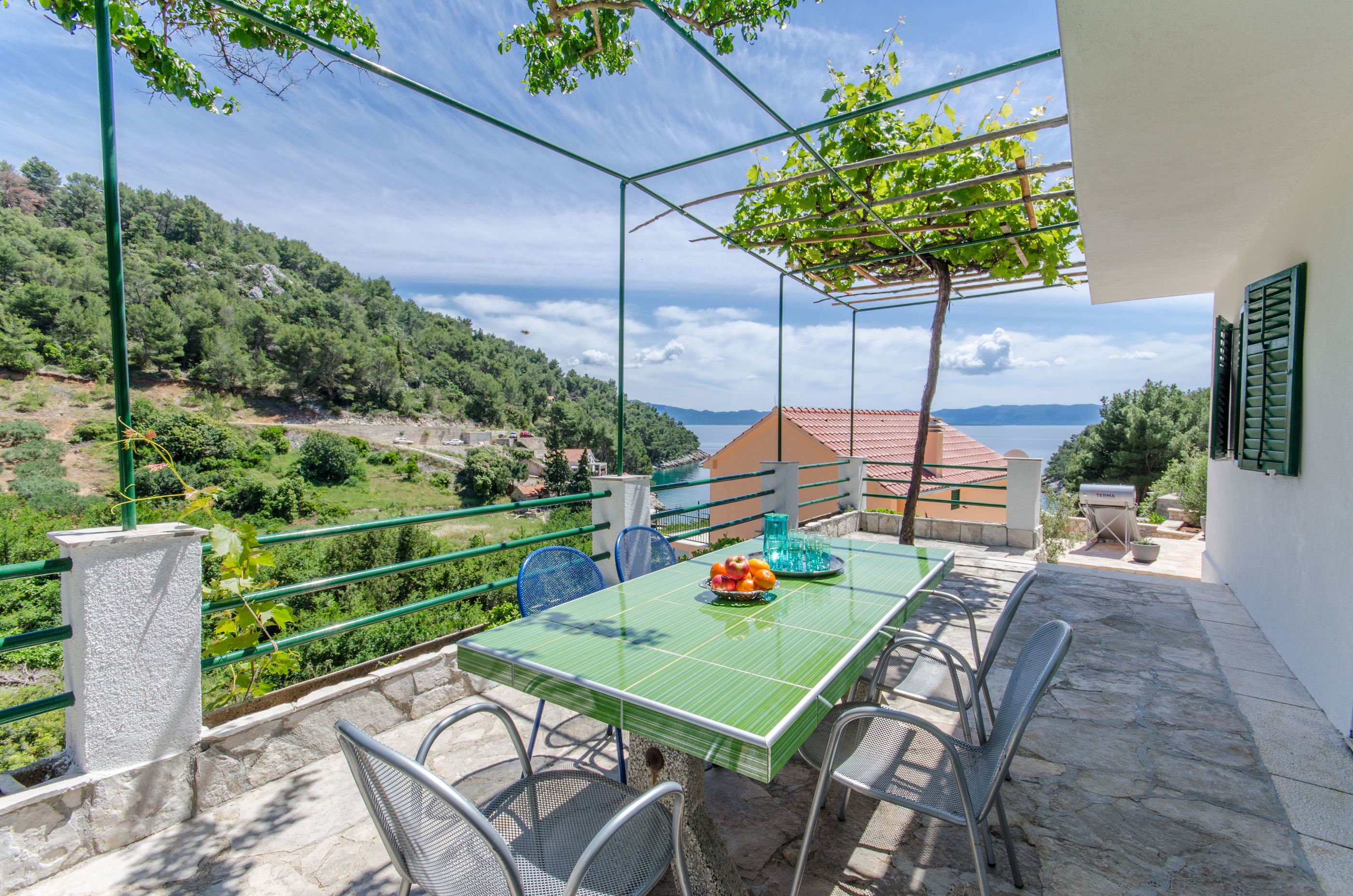 Haus in Bogomolje mit Wifi nur 70 m vom Meer entfernt