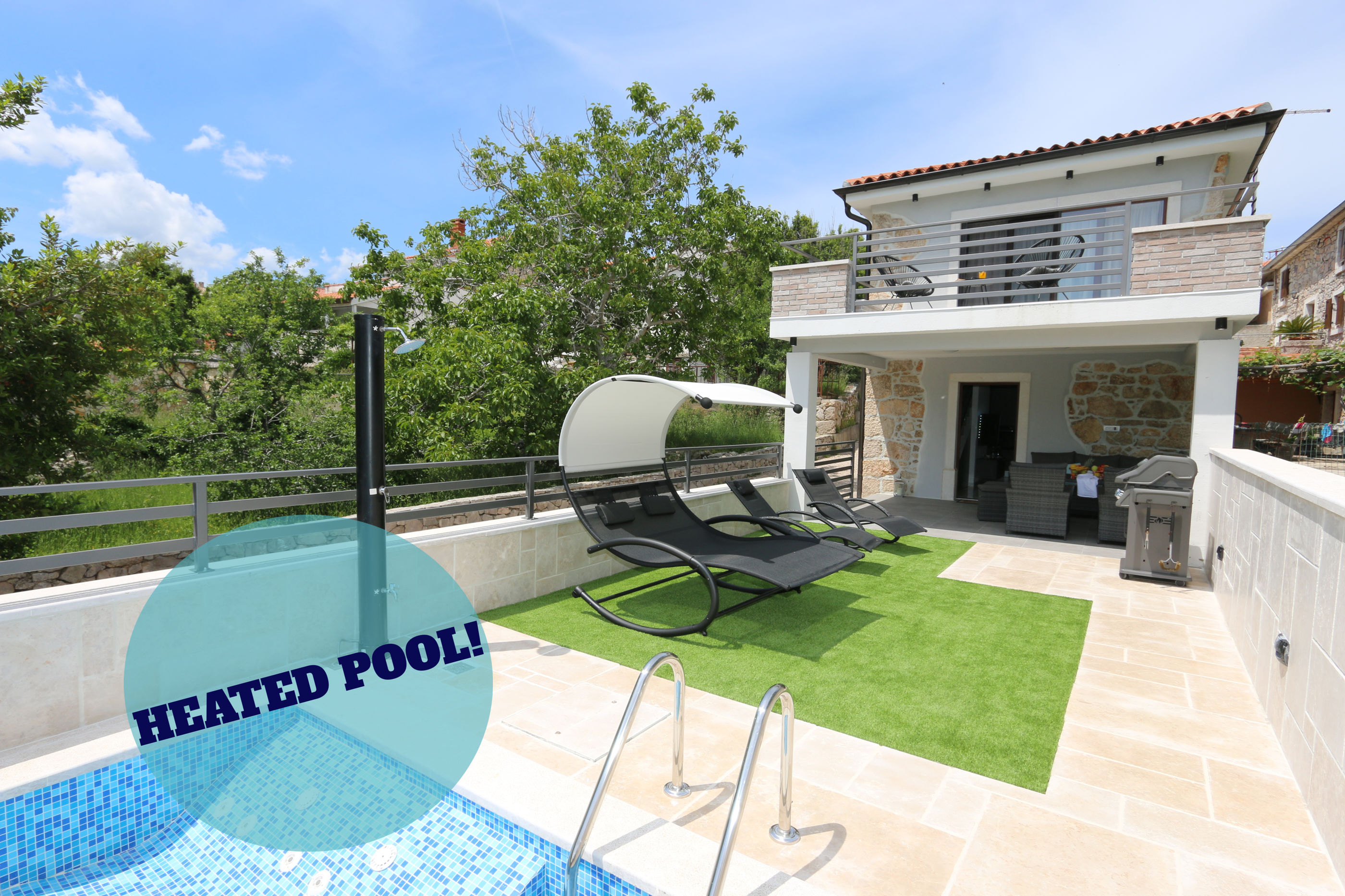 4 Sterne Ferienhaus mit Pool | nur 100 Meter bis zum Strand