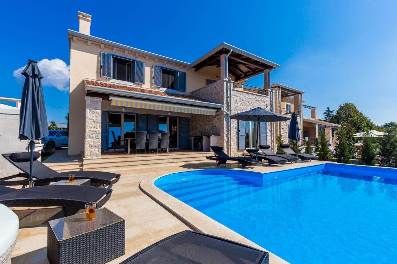 Pool genießen | Moderne Urlaubsvilla in Deklici bei Porec