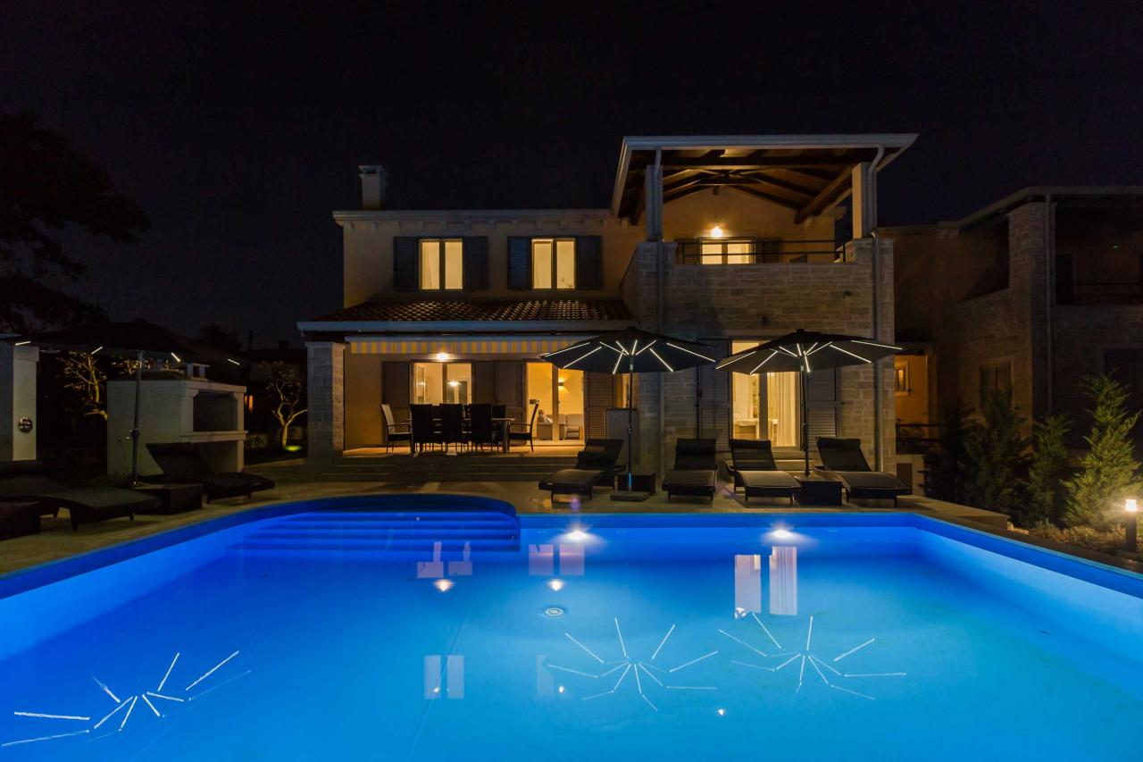 Pool genießen | Moderne Urlaubsvilla in Deklici bei Porec
