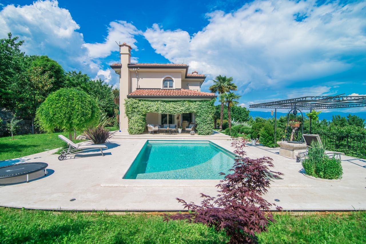 Luxuriös eingerichtetes  4* Studio-Apartment im Erdgeschoss der Villa