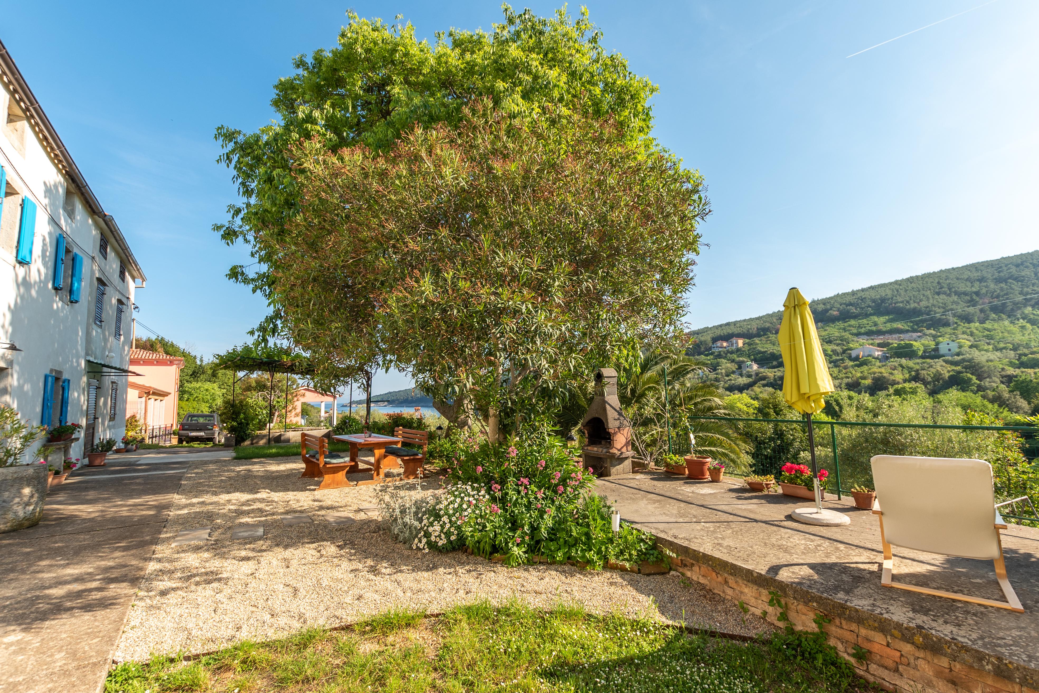 150 m zum Meer | Idyllisch gelegenes Ferienhaus in Sveta Marina