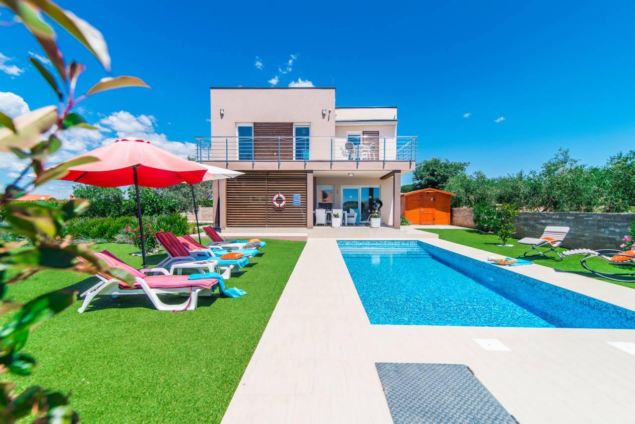 Pool genießen | Villa mit beheiztem Pool in Galizana bei Fazana