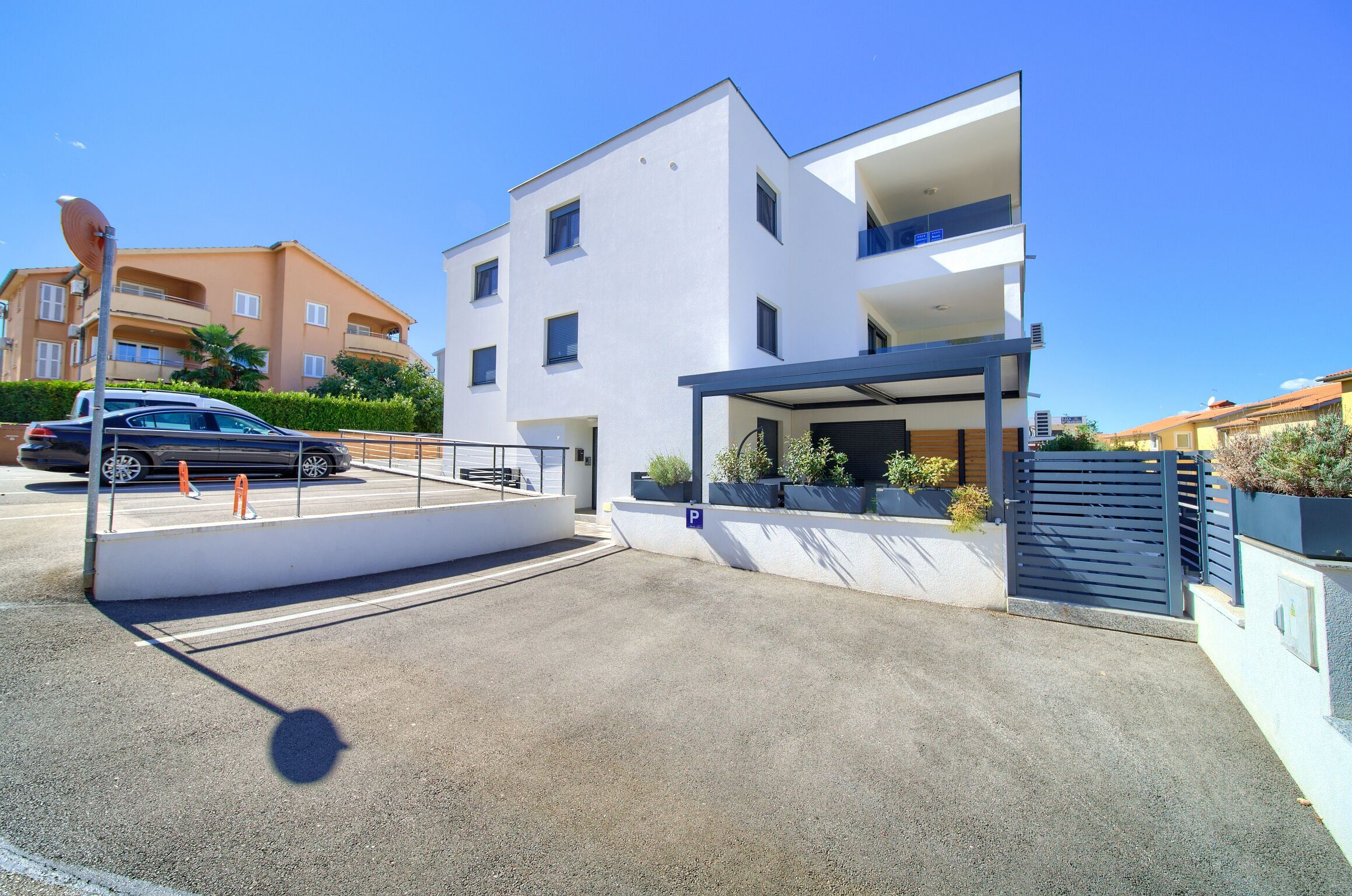 Deluxe Ferienwohnung | Terrasse, Whirlpool, Grill, Sat-Tv, WLAN, Klima