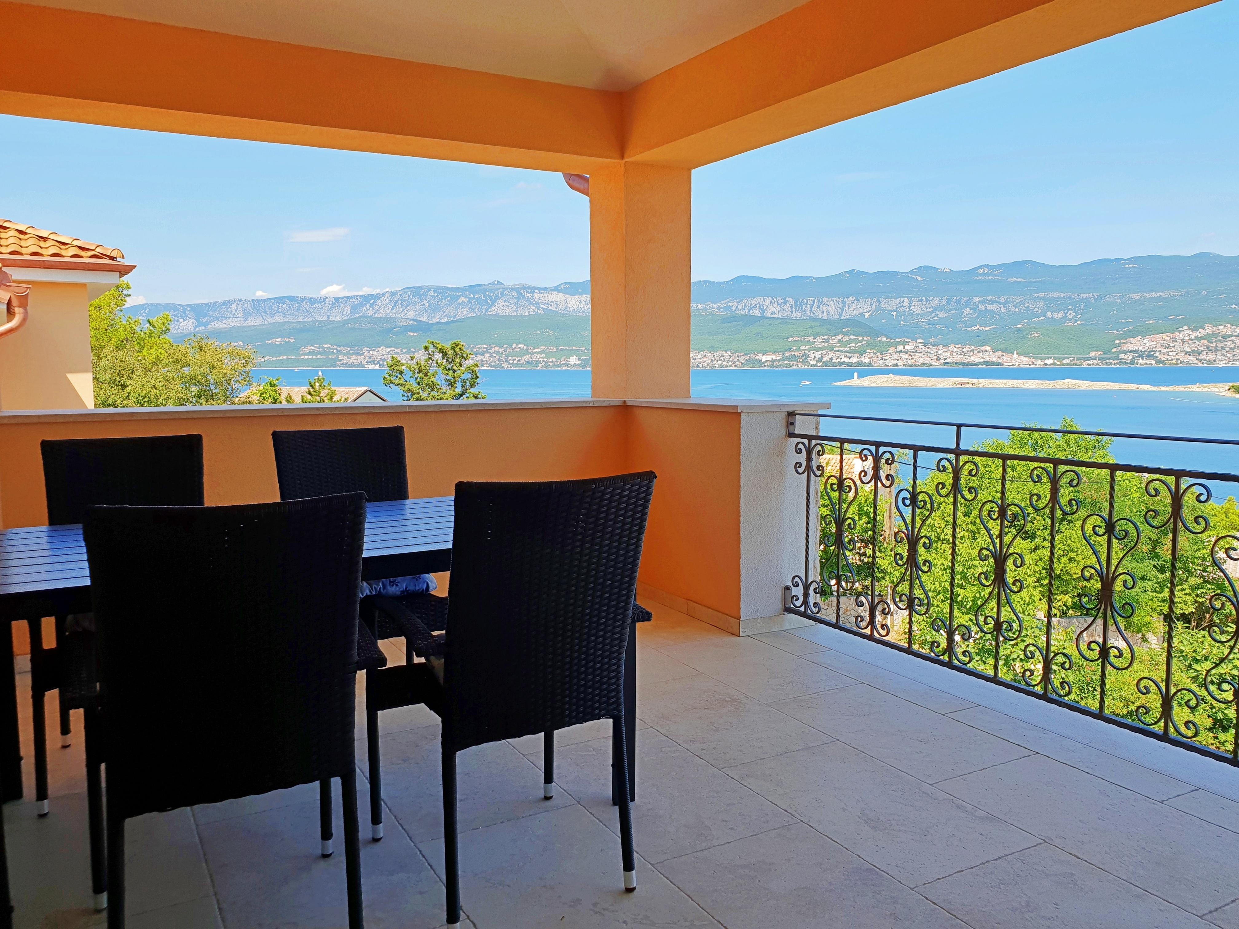 Moderne Ferienwohnung mit Meerblick und großem Hof