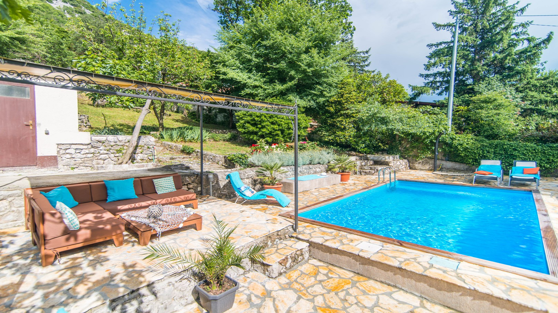 Schönes Ferienhaus für bis zu 6 Personen mit Pool und Meerblick