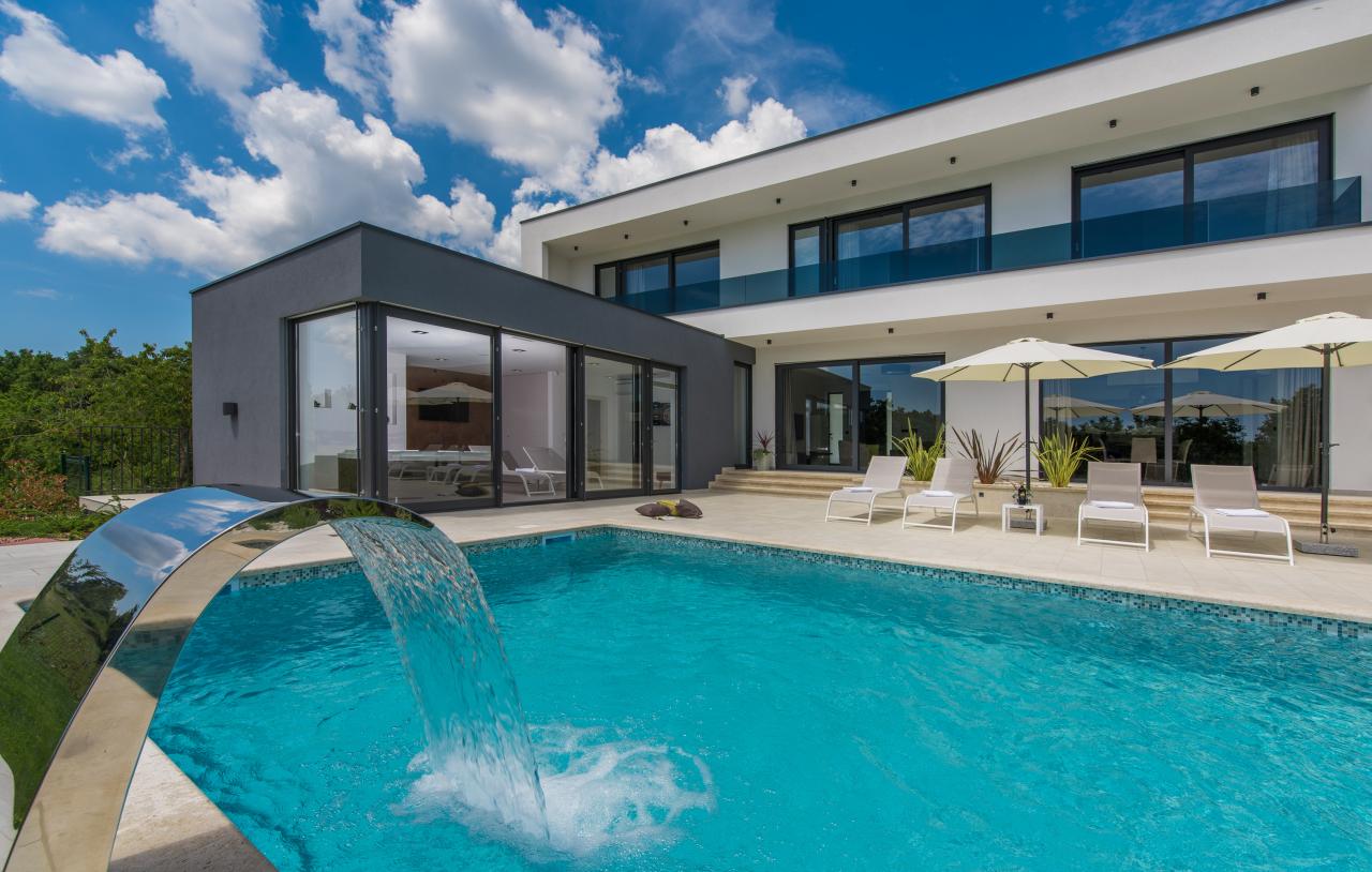 Neue und moderne Villa mit Pool und Whirlpool in Zentralistrien