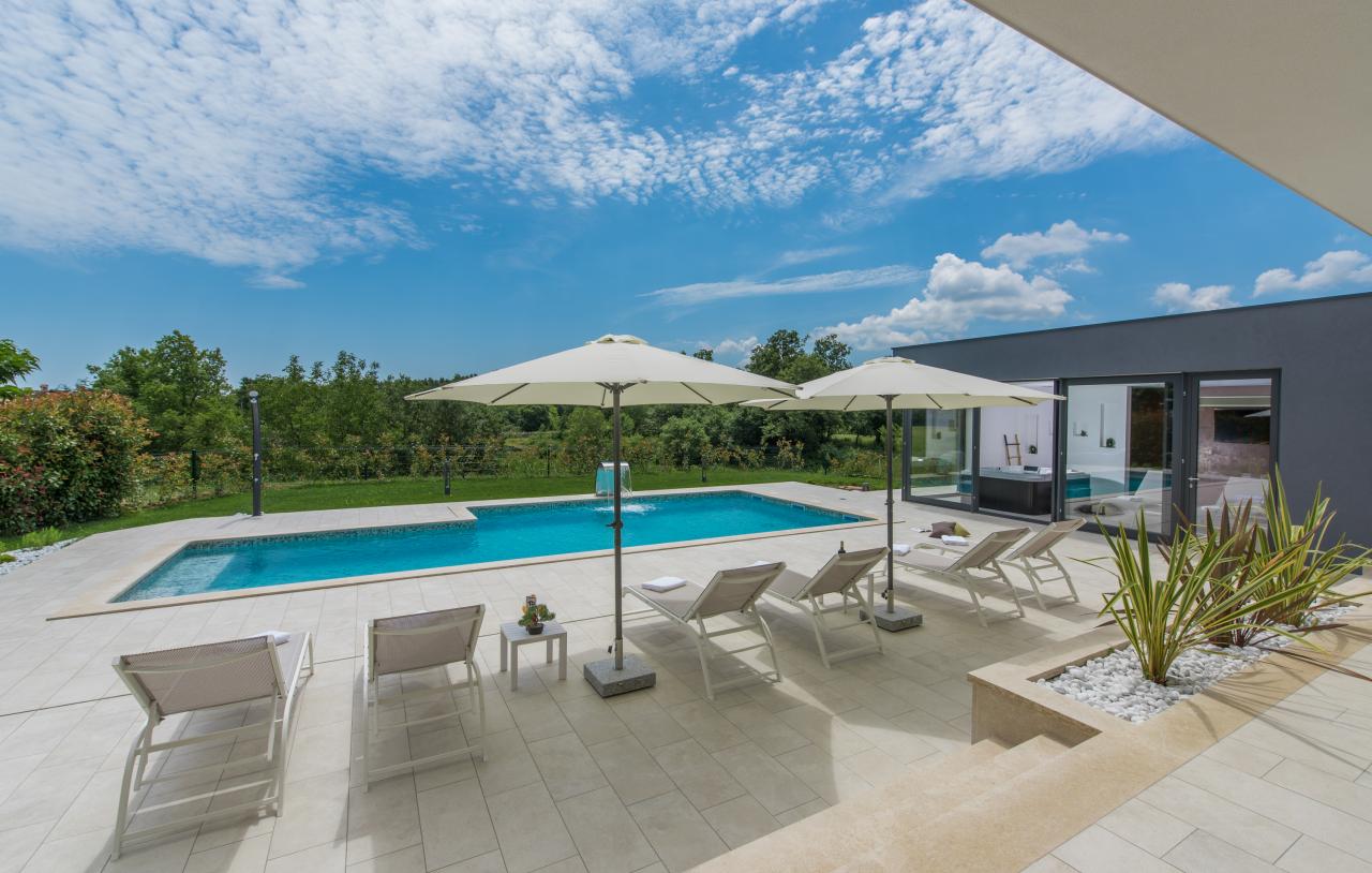 Neue und moderne Villa mit Pool und Whirlpool in Zentralistrien