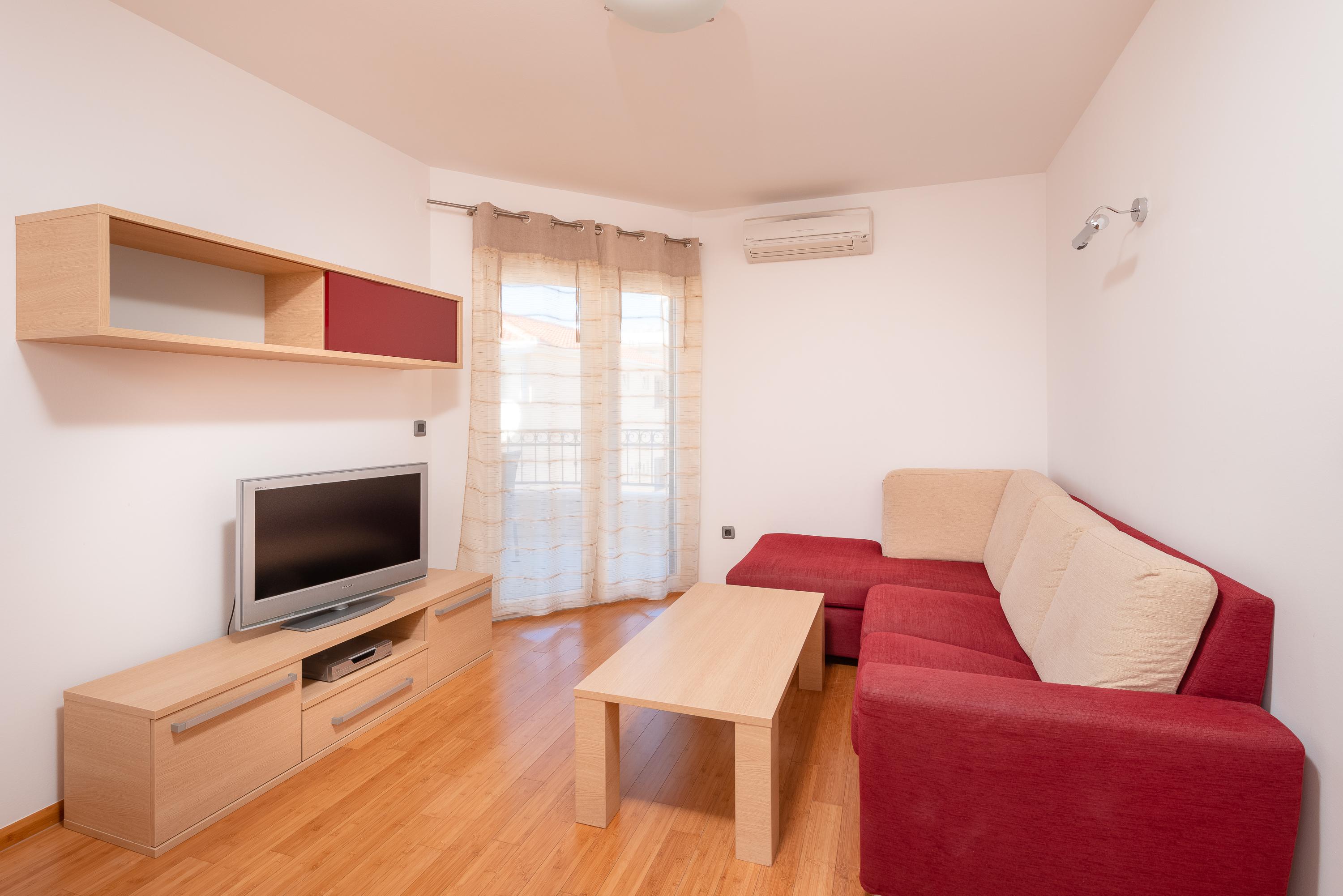 Meerblick genießen | Modernes App. für 6 Personen mit Balkon in Tucepi