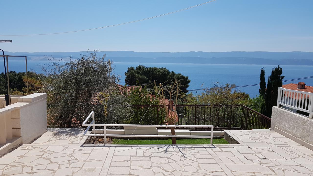 Modernes Apartment mit Terrasse und direkter Meersicht