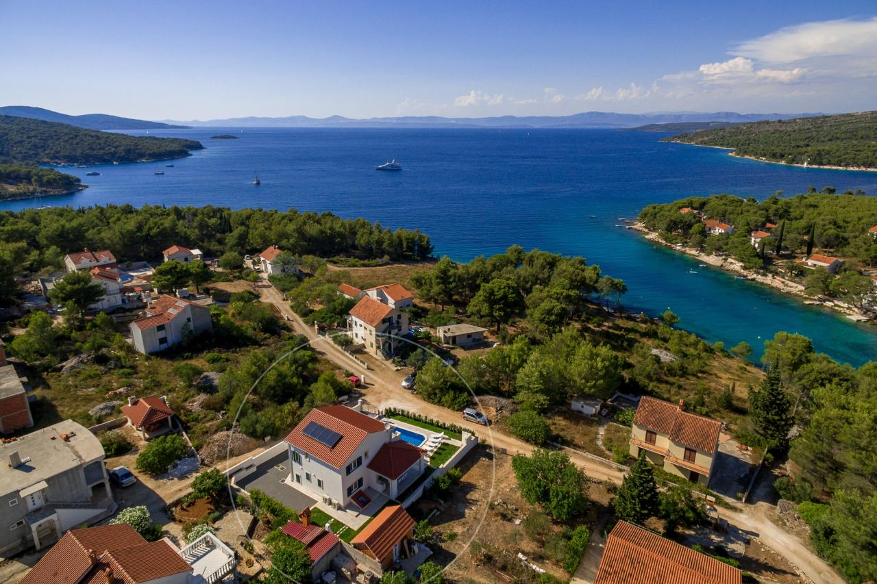 Traumhafte Villa in schöner Lage auf der Insel Brac