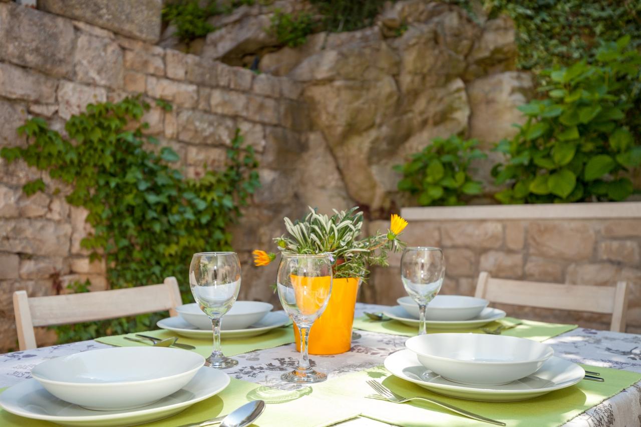 Strand & Meer | Malerisches Steinhaus mit Terrasse