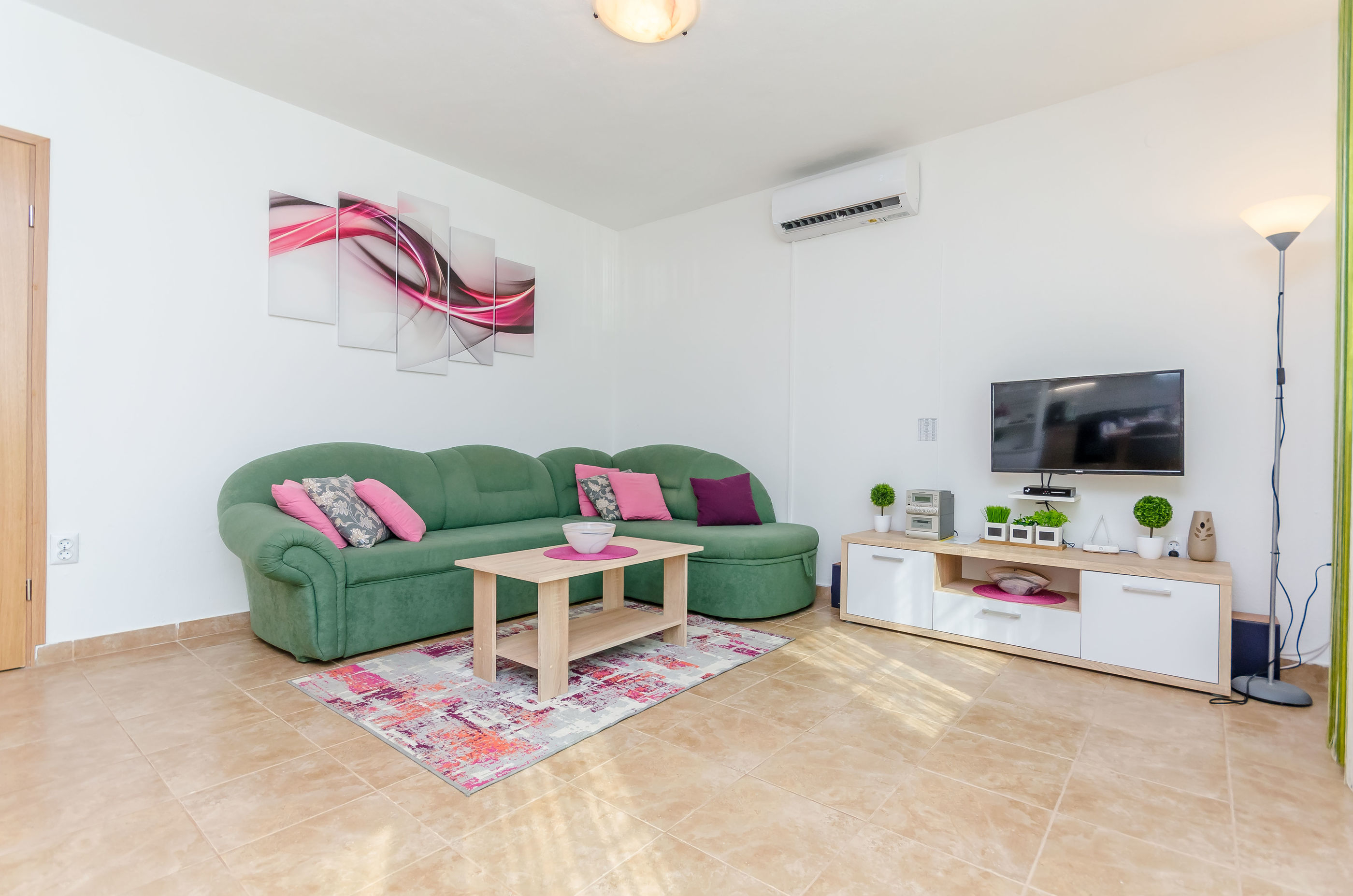Wohnung für 8 Personen mit Pool, WLAN, Klimaanlage