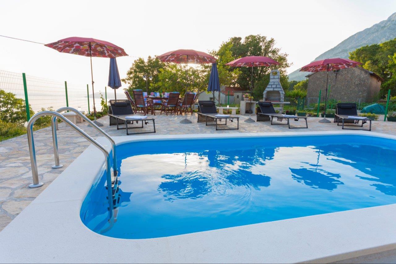Moderne FeWo auf mehreren Etagen mit Swimmingpool