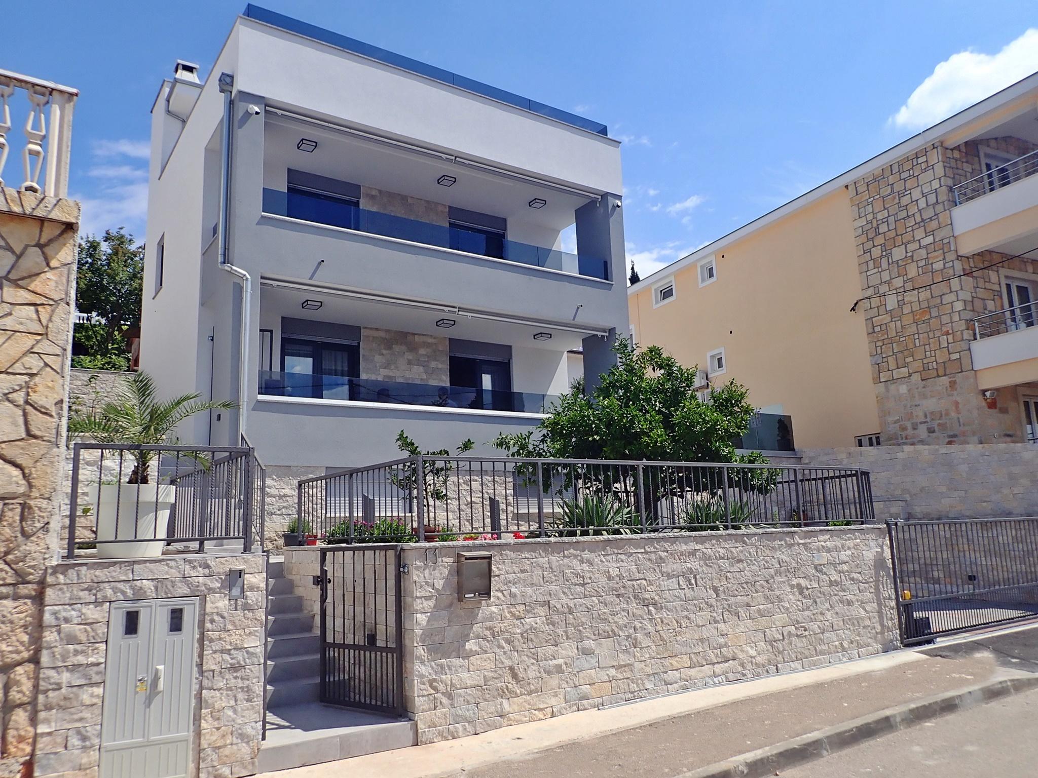 Ferienhaus mit Pool und Meerblick für 6 - 8 Personen