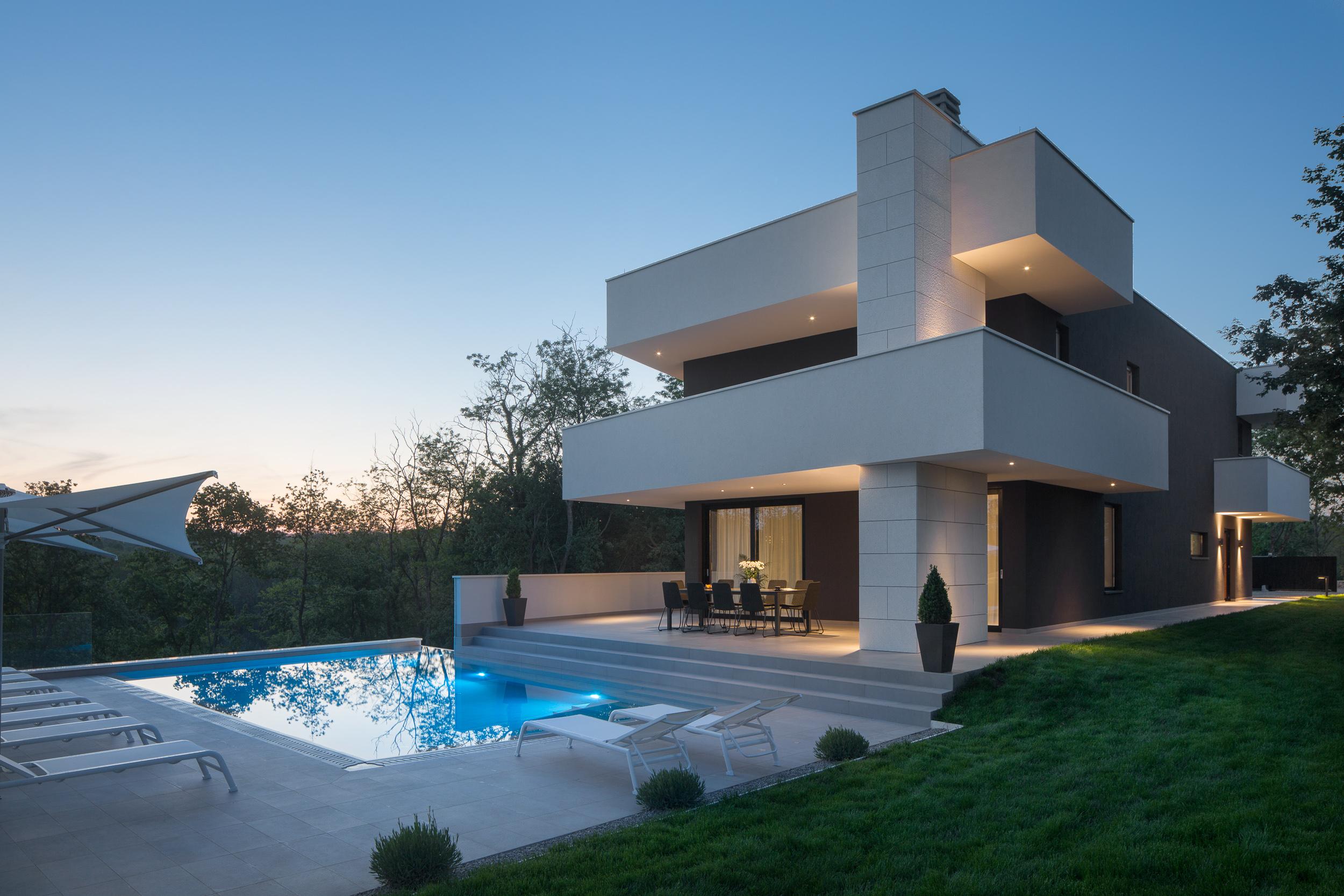 Luxuriöse Villa mit Whirlpool, zwei Swimmingpools und Sauna 