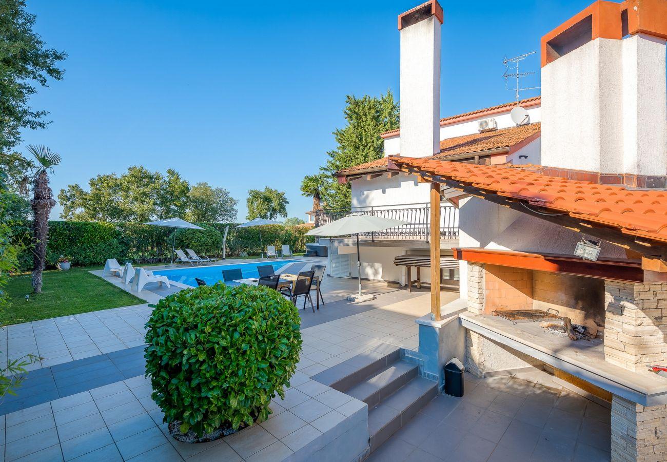 Wunderschöne Villa mit Pool und Whirlpool in Porec Nähe