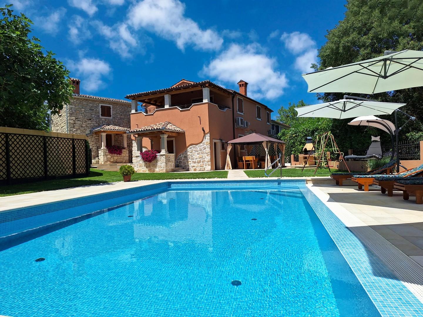 Herrliches Anwesen mit Swimmingpool in Pican