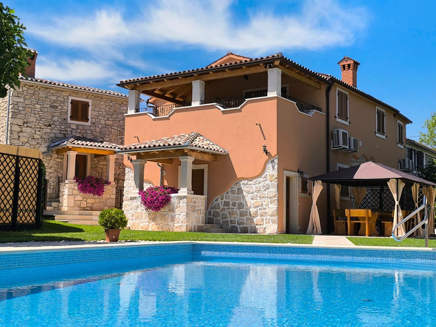 Herrliches Anwesen mit Swimmingpool in Pican