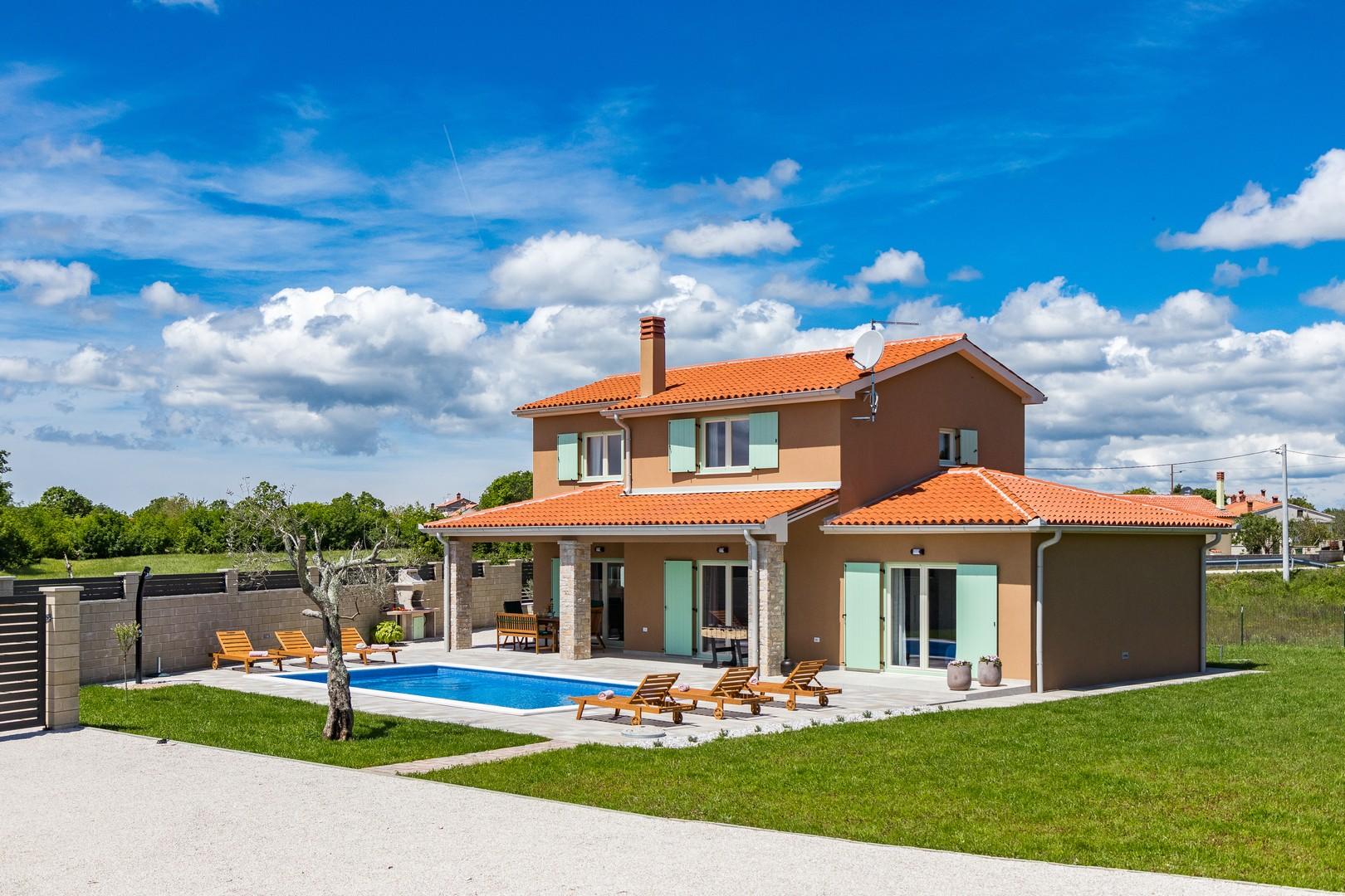 Schöne Ferienvilla mit Swimmingpool im idyllischen Orbanici