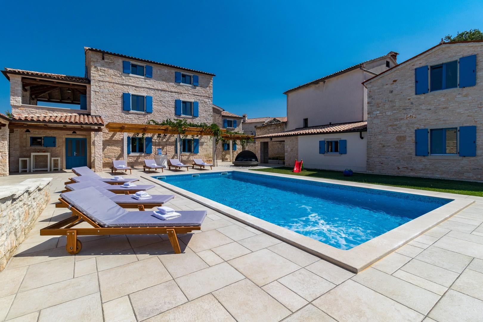 Ferienhaus mit Pool in Bokordici für bis zu 20 Personen