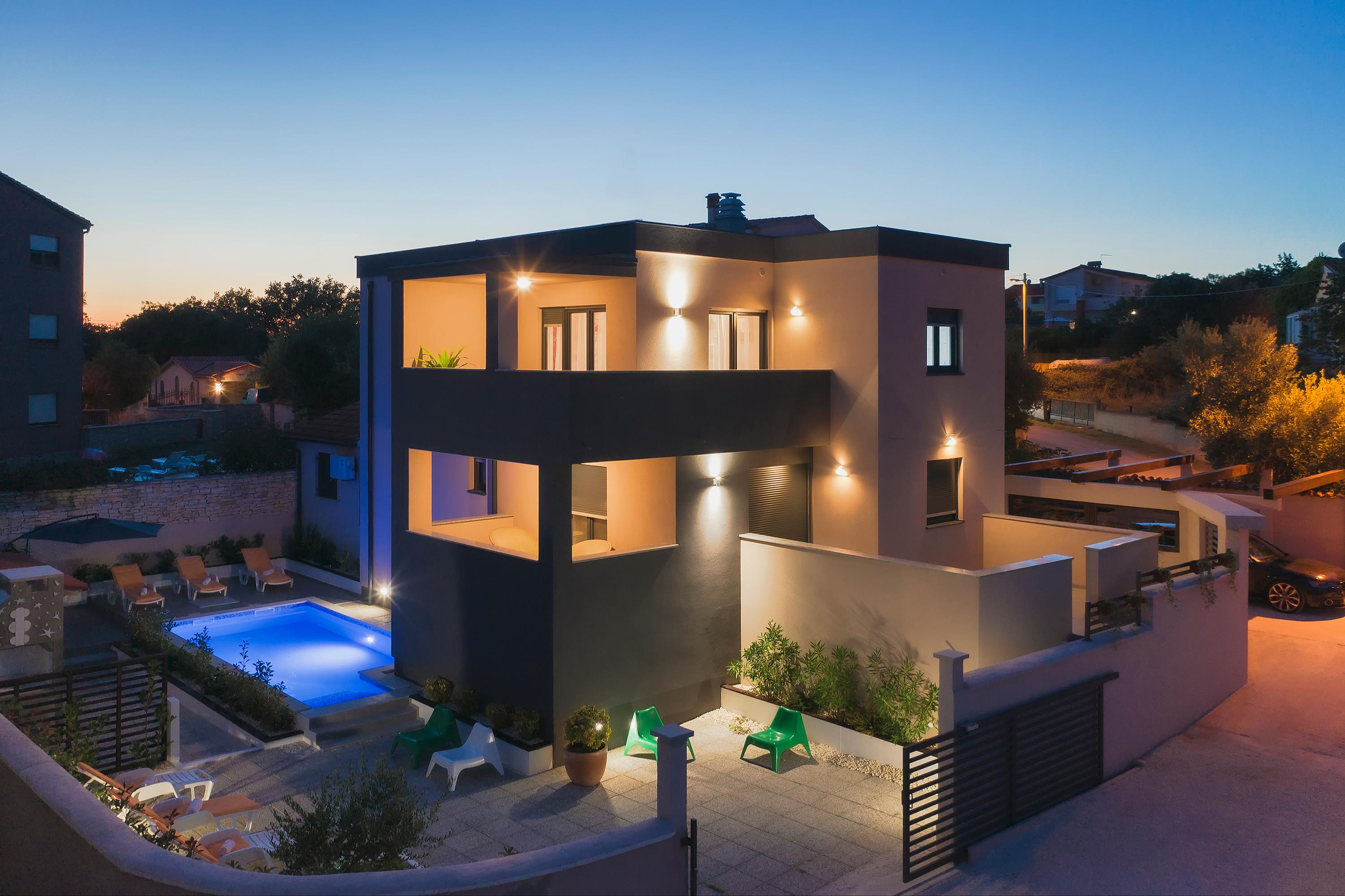 Pool genießen | Modernes Ferienhaus mit Klima, Sat-Tv, WLAN
