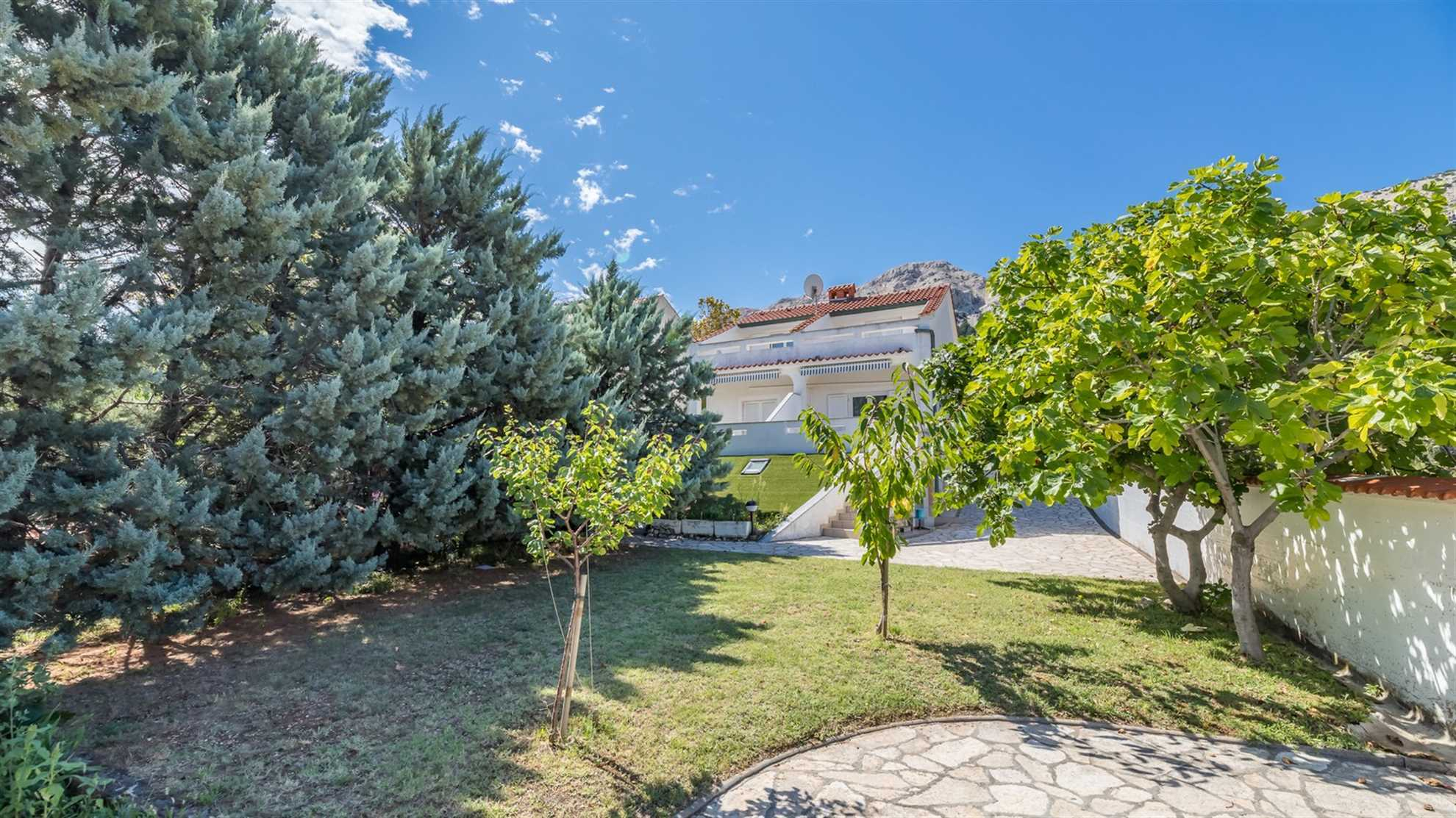 Reihenhaushälfte mit Klima, Sat-Tv, WLAN, Terrasse & Balkon