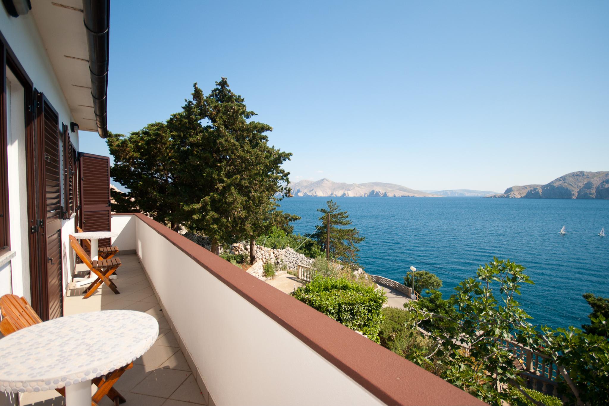 Ferienwohnung mit tollem Meerblick direkt am Meer in Baska