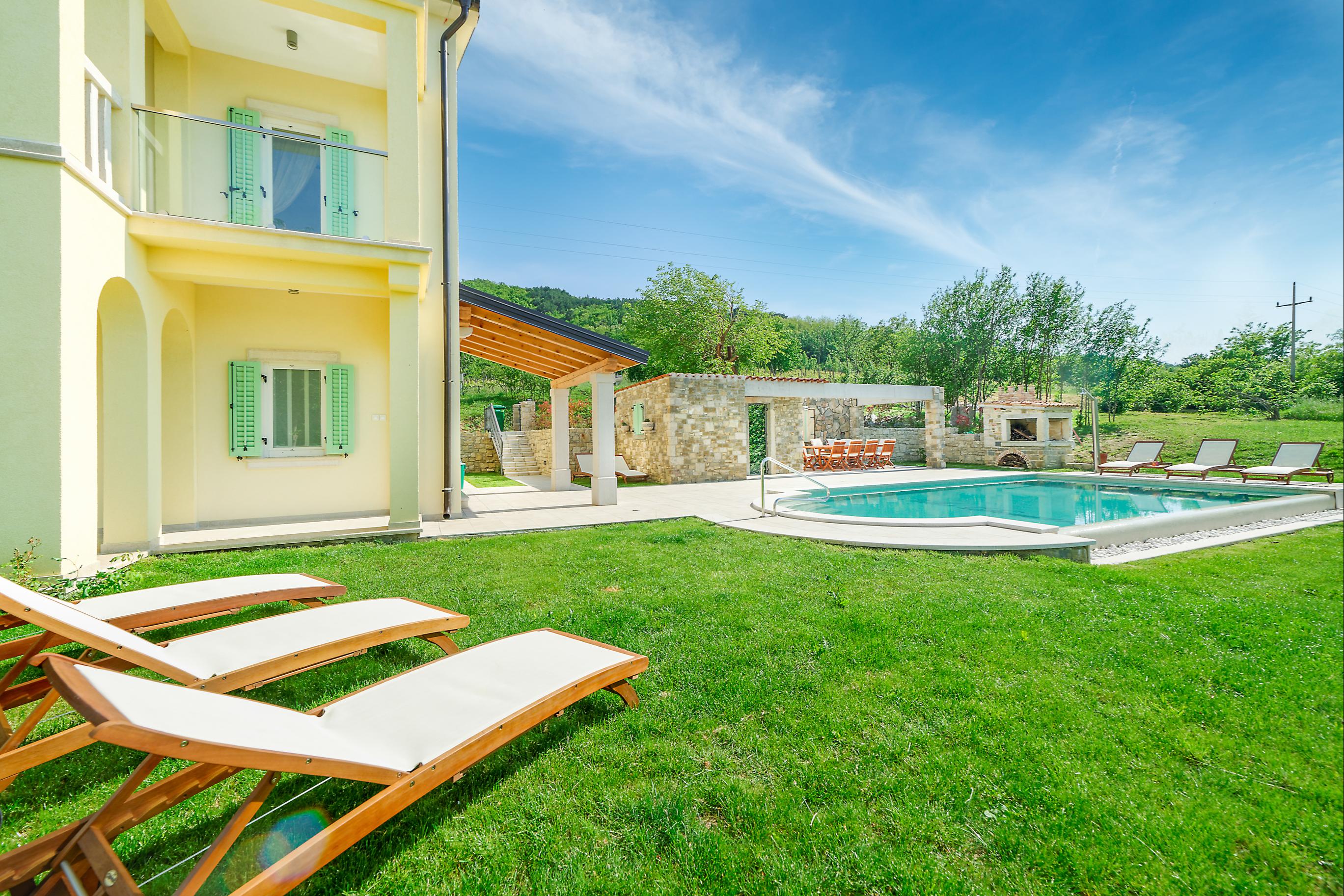 Pool genießen | 4*-Villa mit herrlichem Blick auf Motovun