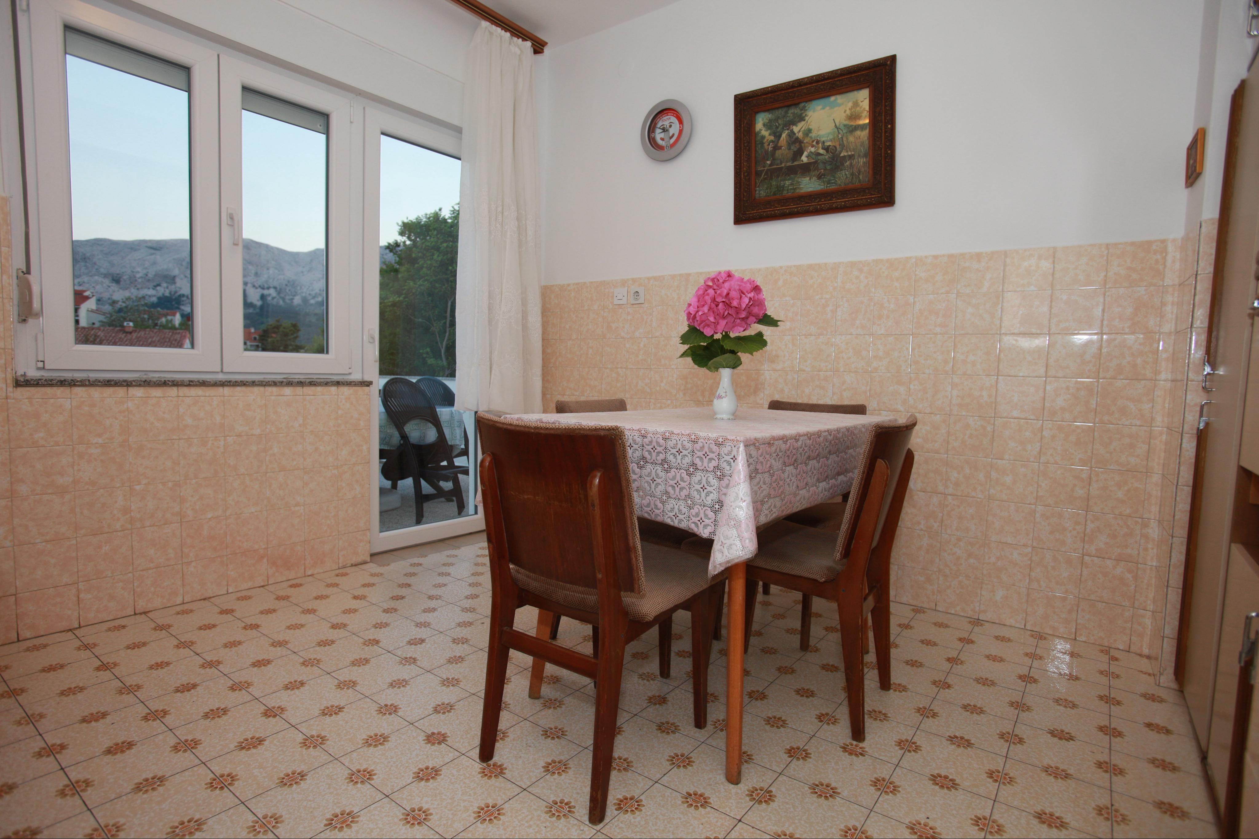 Ferienwohnung in Baska- Balkon, WLAN, Klima