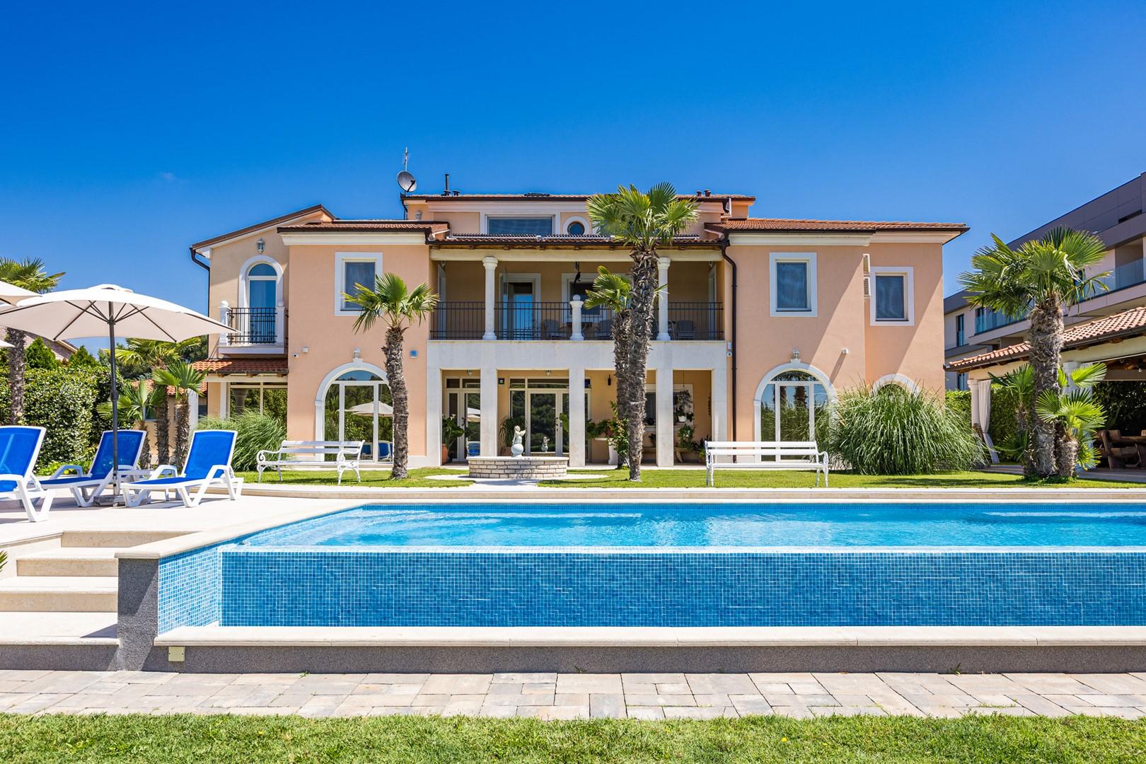 Apartment mit Balkon, Meer / Poolblick für ein Paar in Medulin