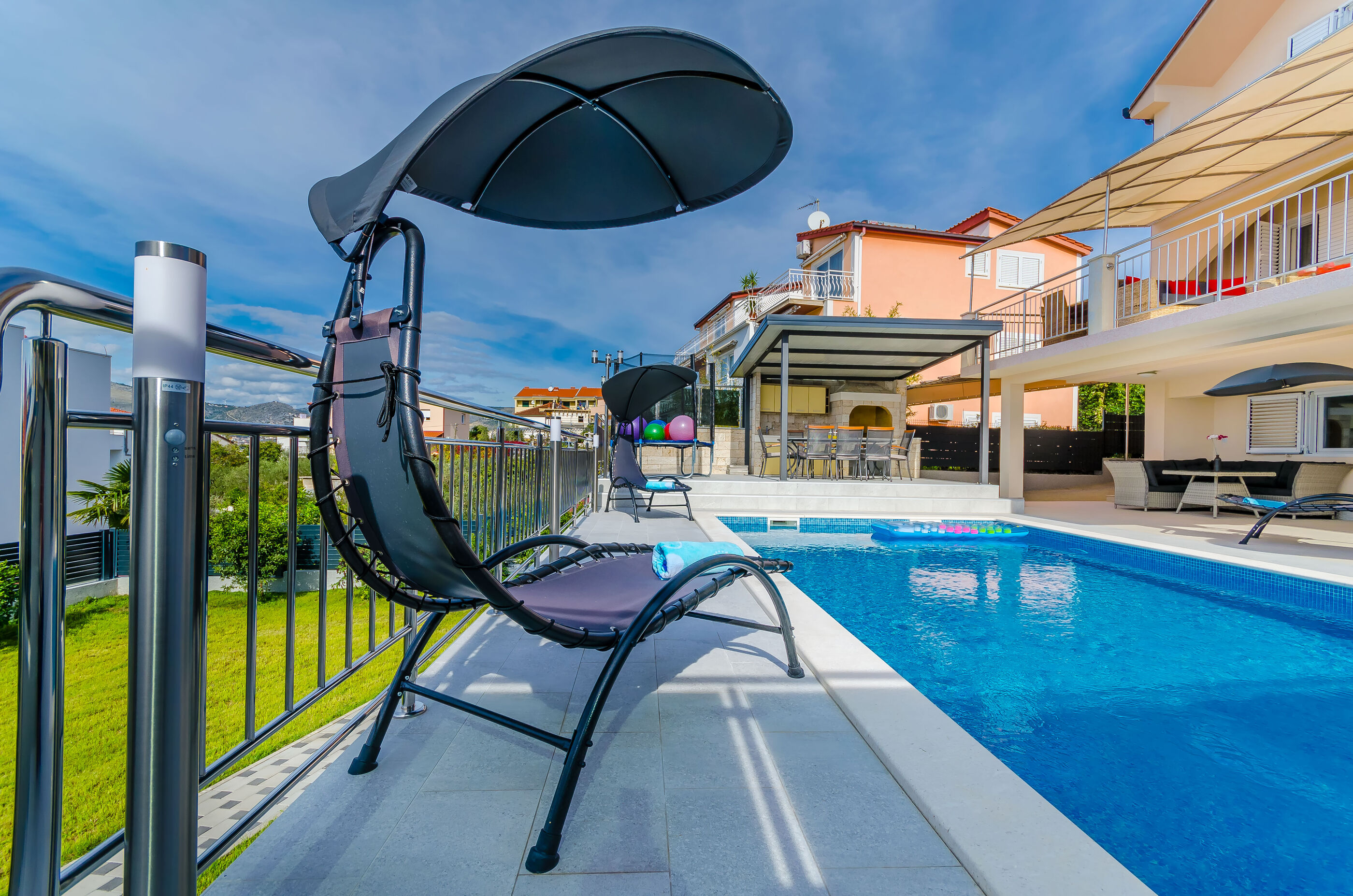 Haus in Okrug Gornji mit Klima, Sat-TV, Meerblick